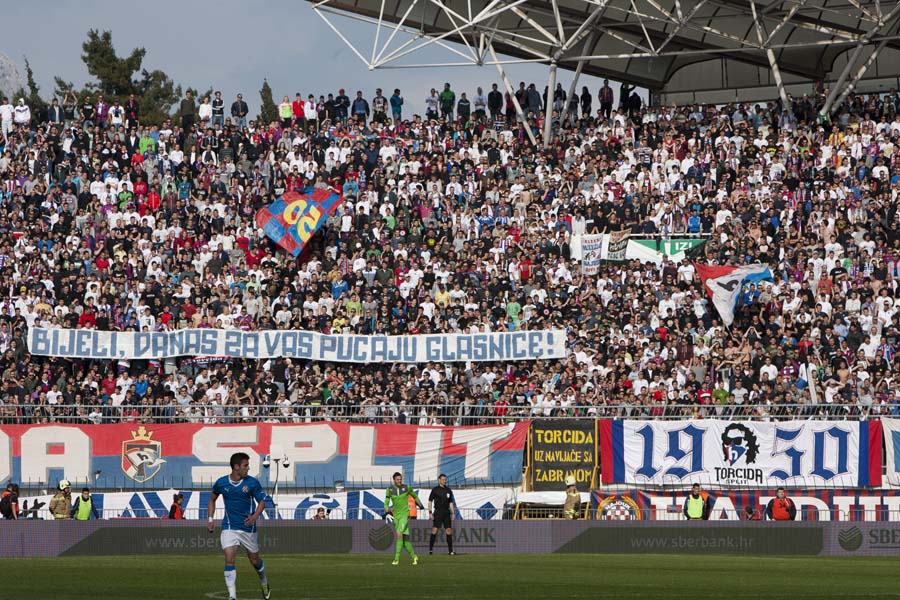 Sportske novosti - Čak 25.000 ljudi na derbiju, Torcida razvila veliku  koreografiju 'HNS mafijo!'