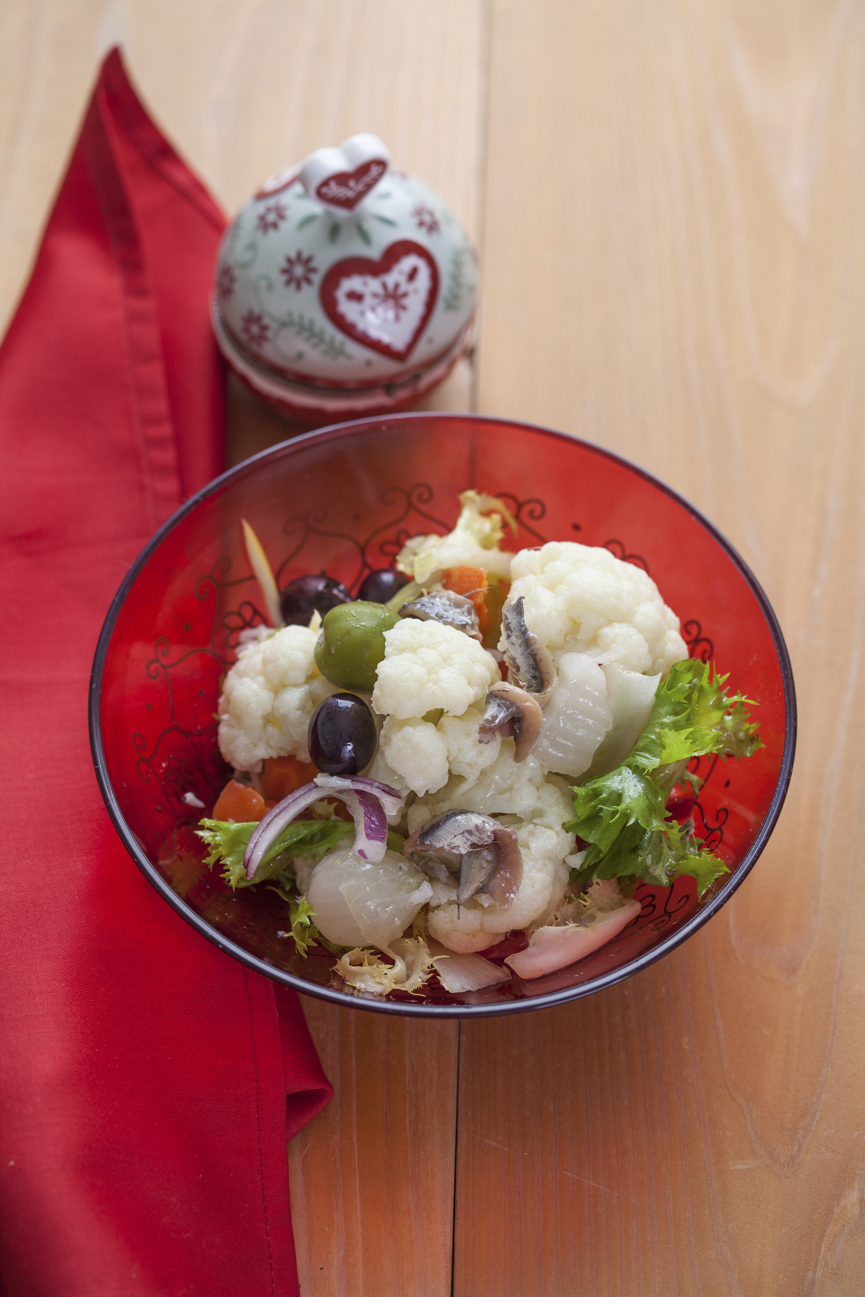 Typical Neapolitan Christmas food: cauliflower salad with peppers and anchovies, recipe available called 