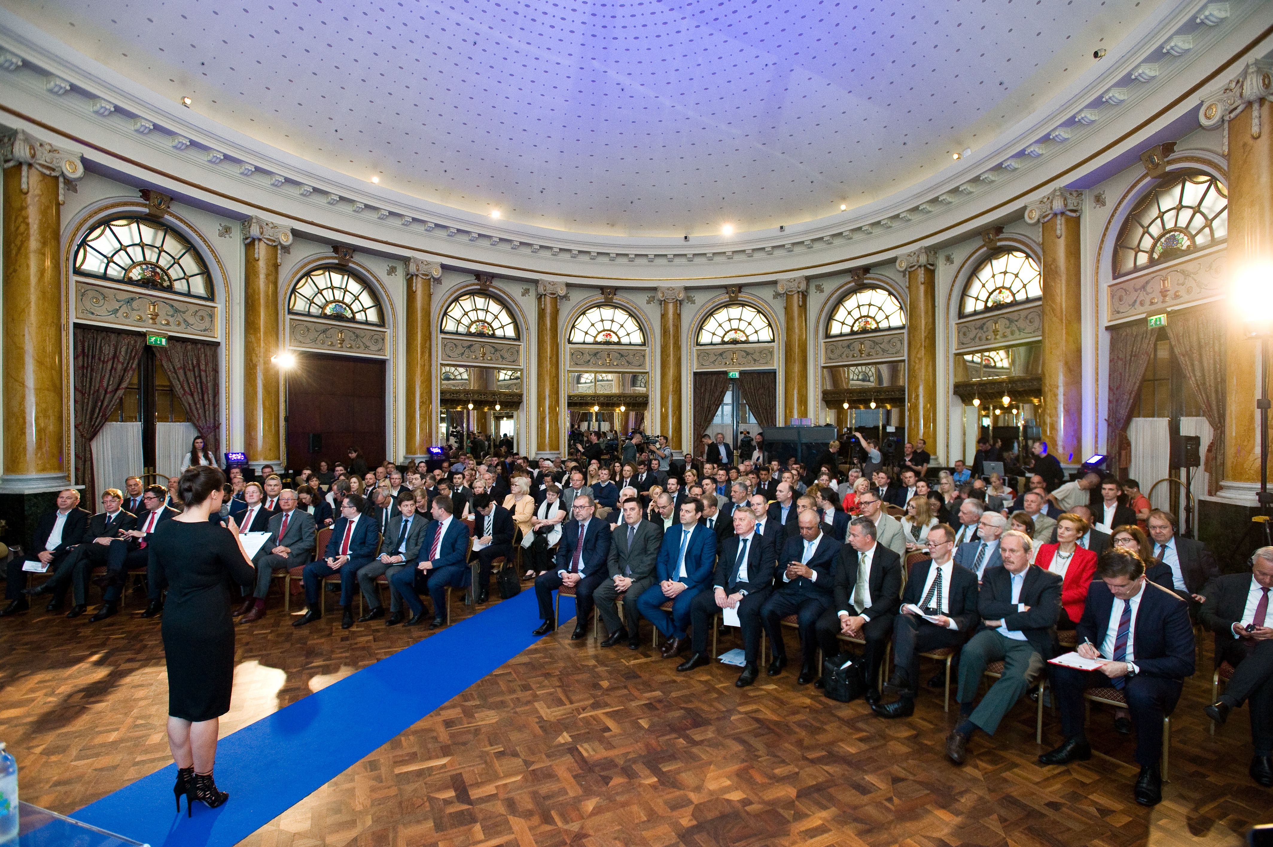 Zagreb, 060616.
U smaragdnoj dvorani hotela Esplanade u organizaciji Jutarnjeg lista odrzala se konferencija Kako do vise izravnih stranih ulaganja kojoj su nazocili mnogi gospodarstvenici.
Foto:  / CROPIX