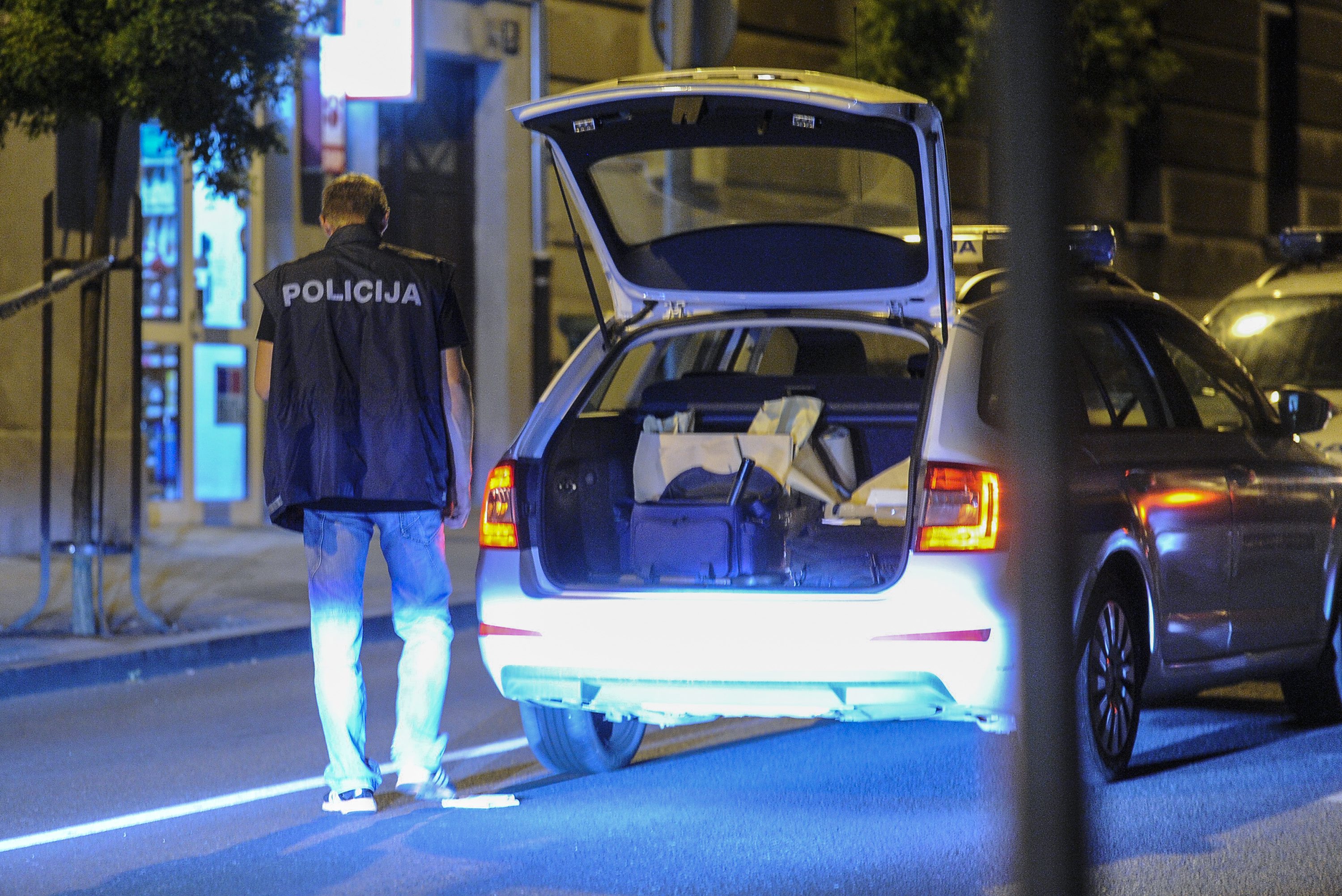 Zagreb, 210716.Ulica Dragutina Domjanica.Policijski ocevid nakon demoliranja Caffe and lounge bar Fala, prema izjavama susjeda cula su se i dva pucnja.Na fotografiji: policijski ocevid.Foto: Damir Krajac / CROPIX *** Local Caption *** 