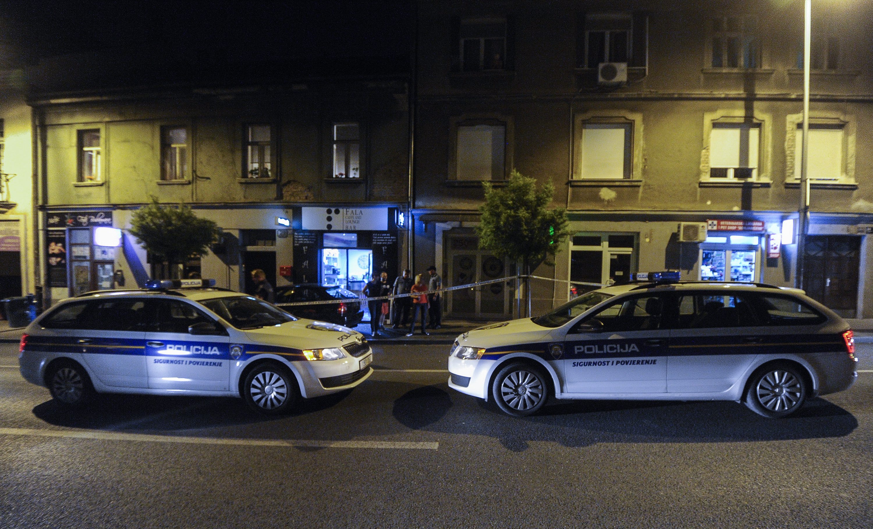 Zagreb, 210716.Ulica Dragutina Domjanica.Policijski ocevid nakon demoliranja Caffe and lounge bar Fala, prema izjavama susjeda cula su se i dva pucnja.Na fotografiji: policijski ocevid.Foto: Damir Krajac / CROPIX *** Local Caption *** 