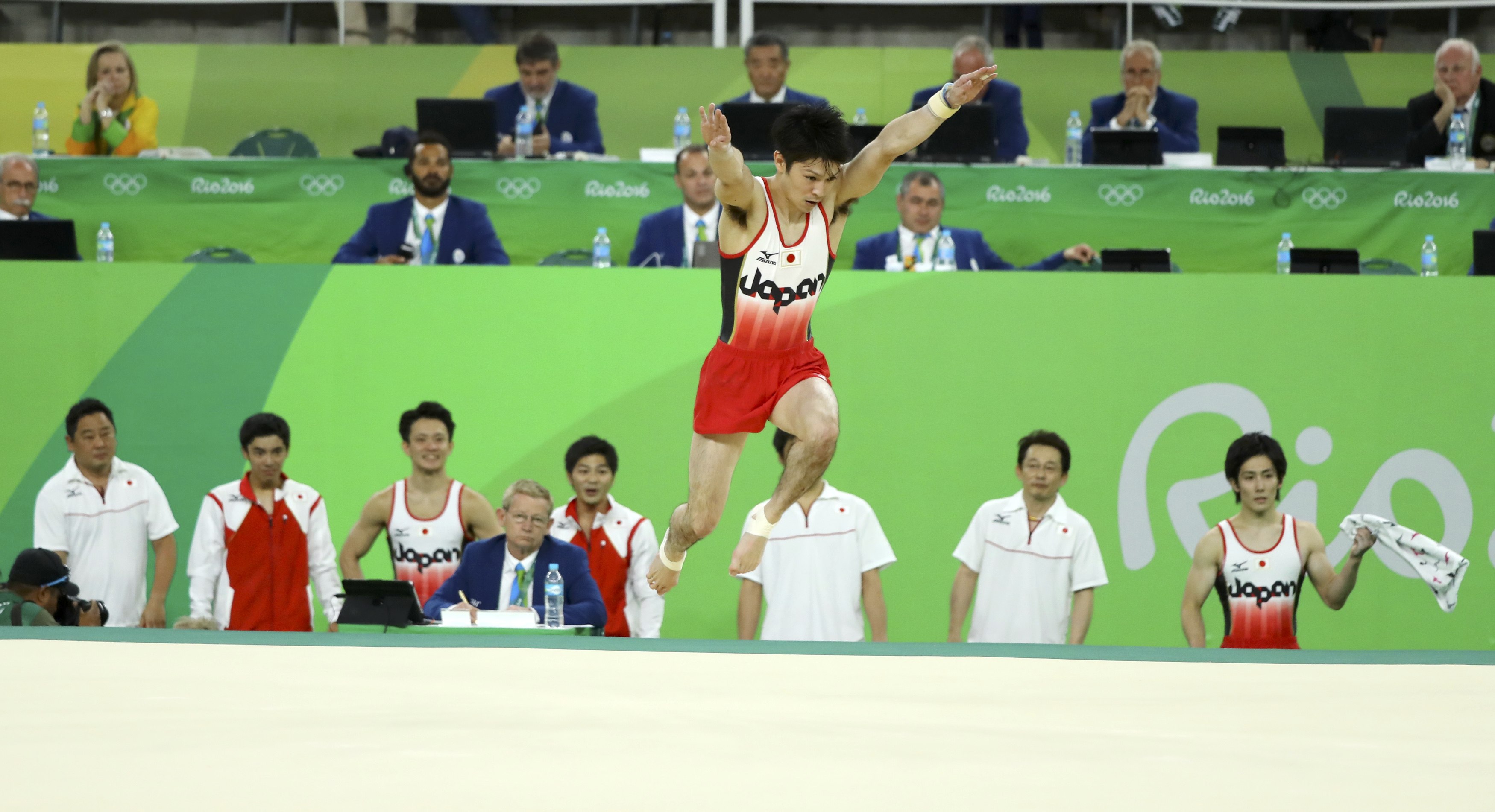2016 Rio Olympics - Artistic Gymnastics - Final - Men's Team Final - Rio Olympic Arena - Rio de Janeiro, Brazil - 08/08/2016. Japan's gymnastics team watch Kohei Uchimura (JPN) of Japan compete on the floor exercise. REUTERS/Dylan Martinez  FOR EDITORIAL USE ONLY. NOT FOR SALE FOR MARKETING OR ADVERTISING CAMPAIGNS.