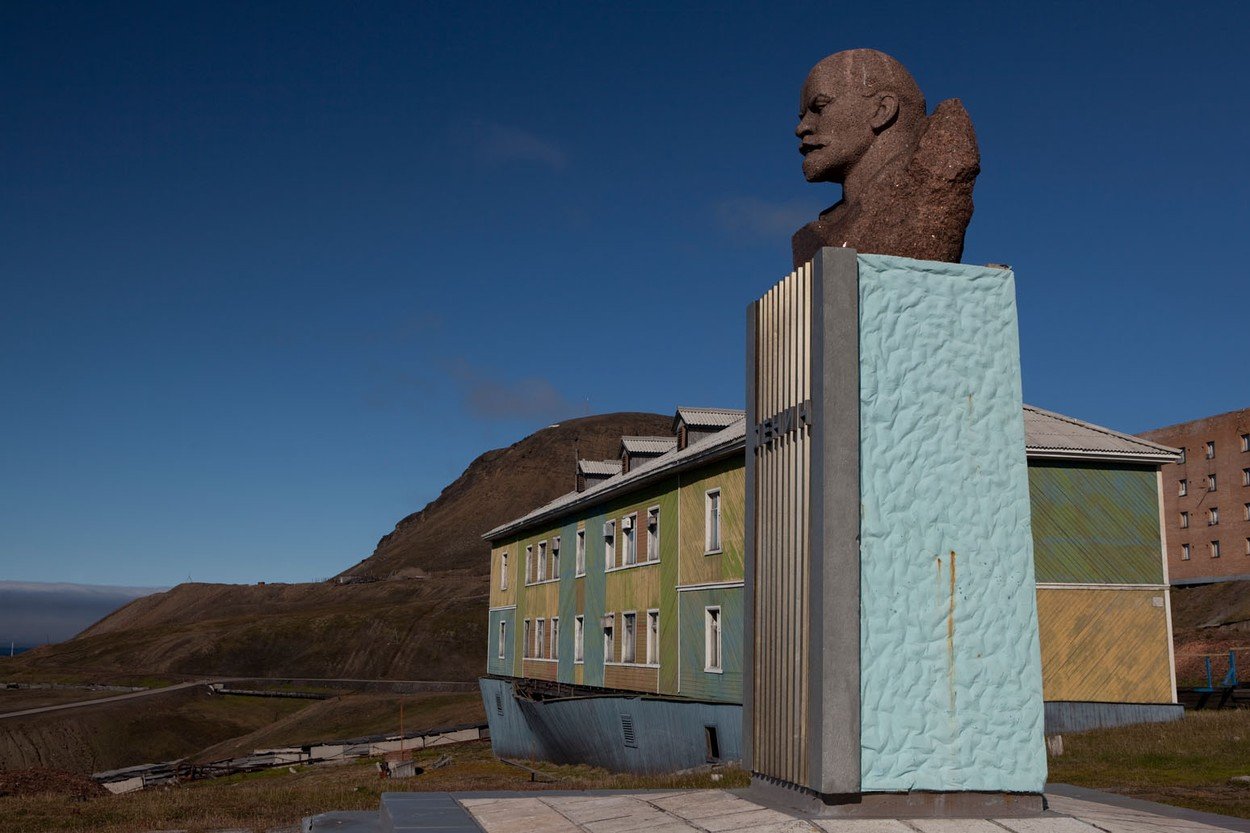 Bust of Lenin in Barentsburg, a Russian coal mining town in the Norwegian Archipelego of Svalbard. Once home to about 2000 miners and their families, less than 500 people now live here., Image: 92839999, License: Rights-managed, Restrictions: , Model Release: no, Credit line: Profimedia, Alamy