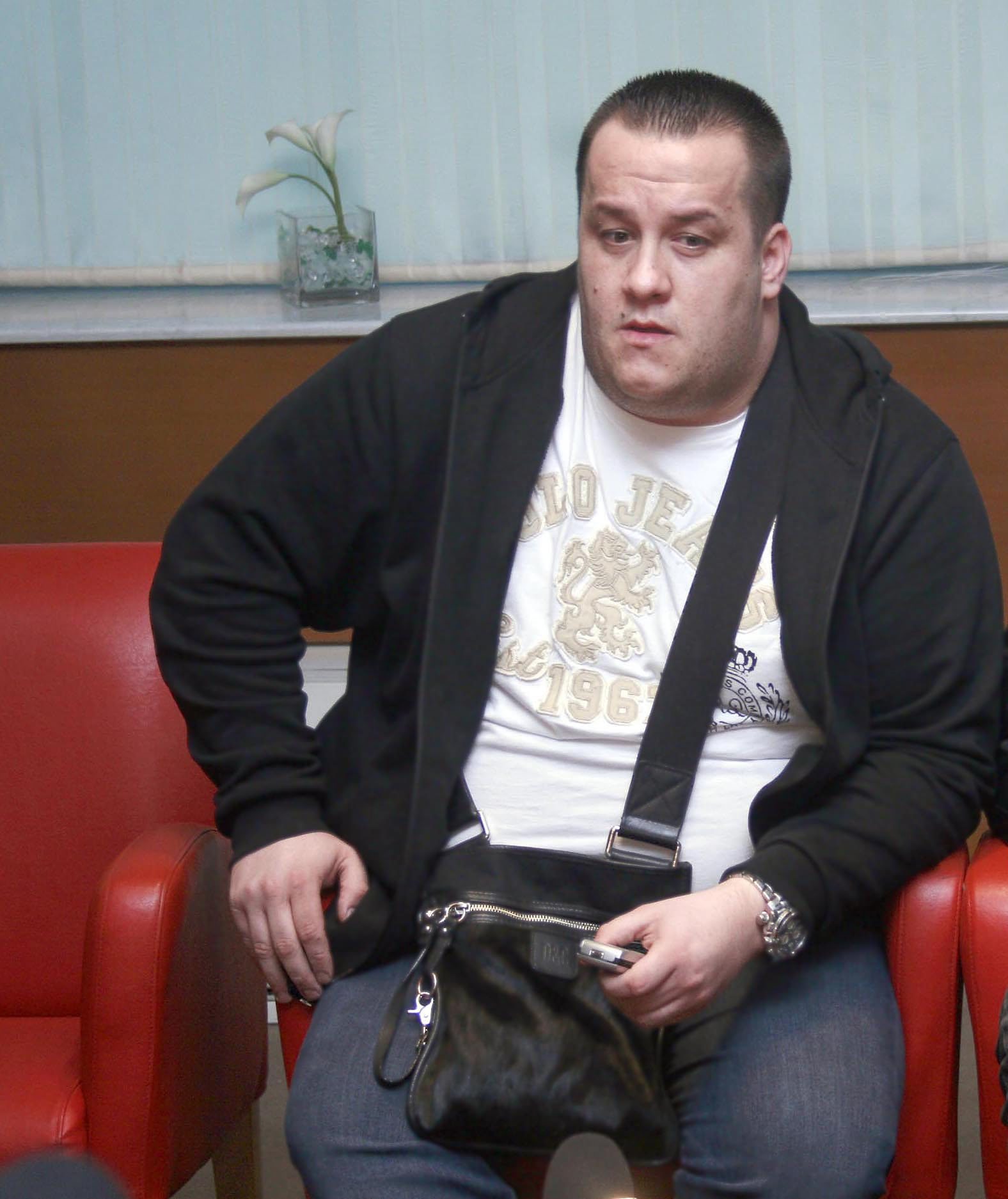 Sarajevo, 100308.Sin Halida Beslica Dino Beslic tijekom press konferencije objavljuje informacije o Halidovom oporavku.Foto: V.M.Tauber