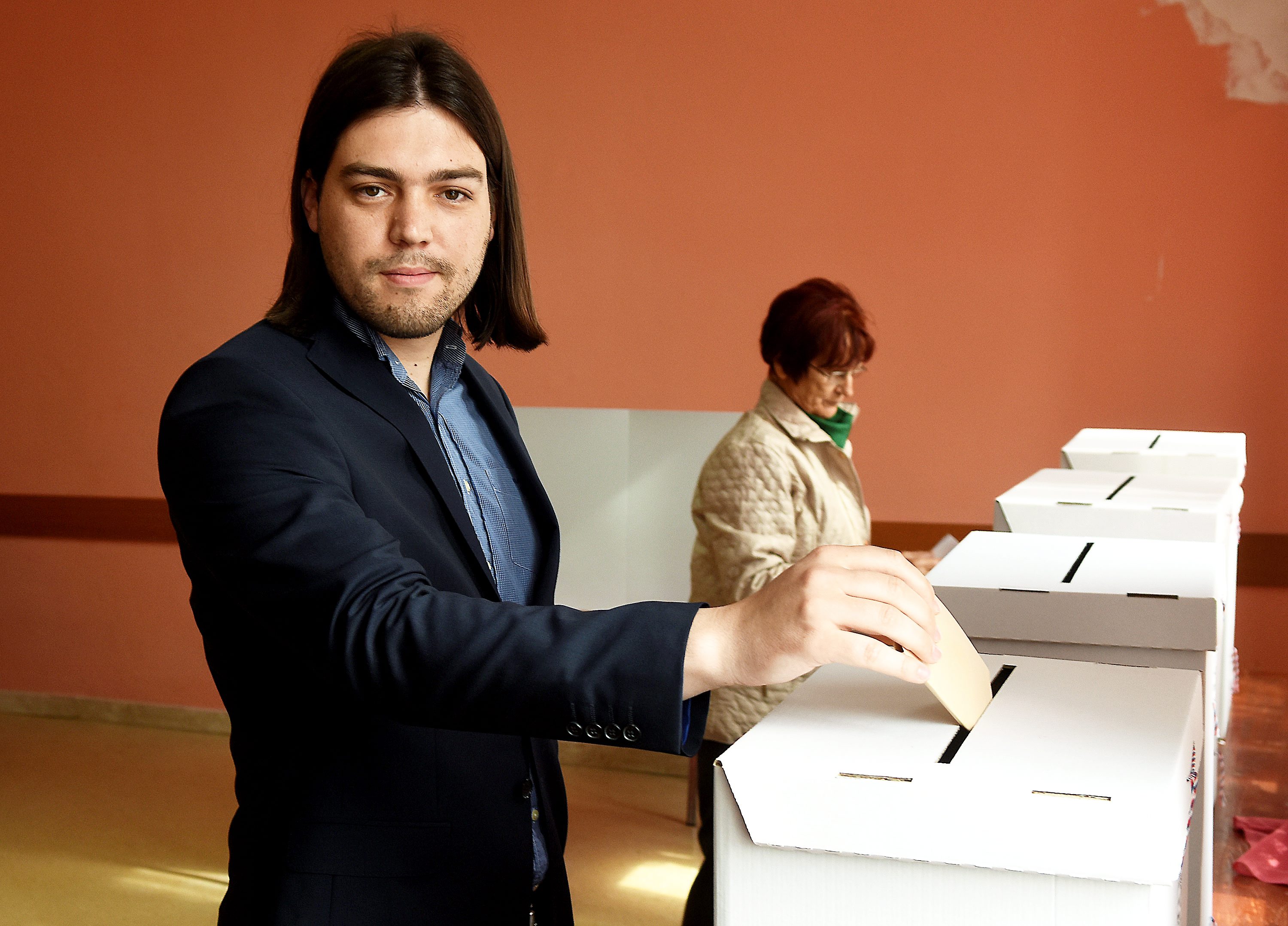 Karlovac, 210517.
Lokalni izbori 2017.
Predsjednik Zivog zida i kandidat za gradonacelnika Karlovca Ivan Vilibor Sincic glasovao je u Vatrogasnom domu Donja Jelsa.
Na fotografiji: Ivan Vilibor Sincic.
Foto: Robert Fajt / CROPIX