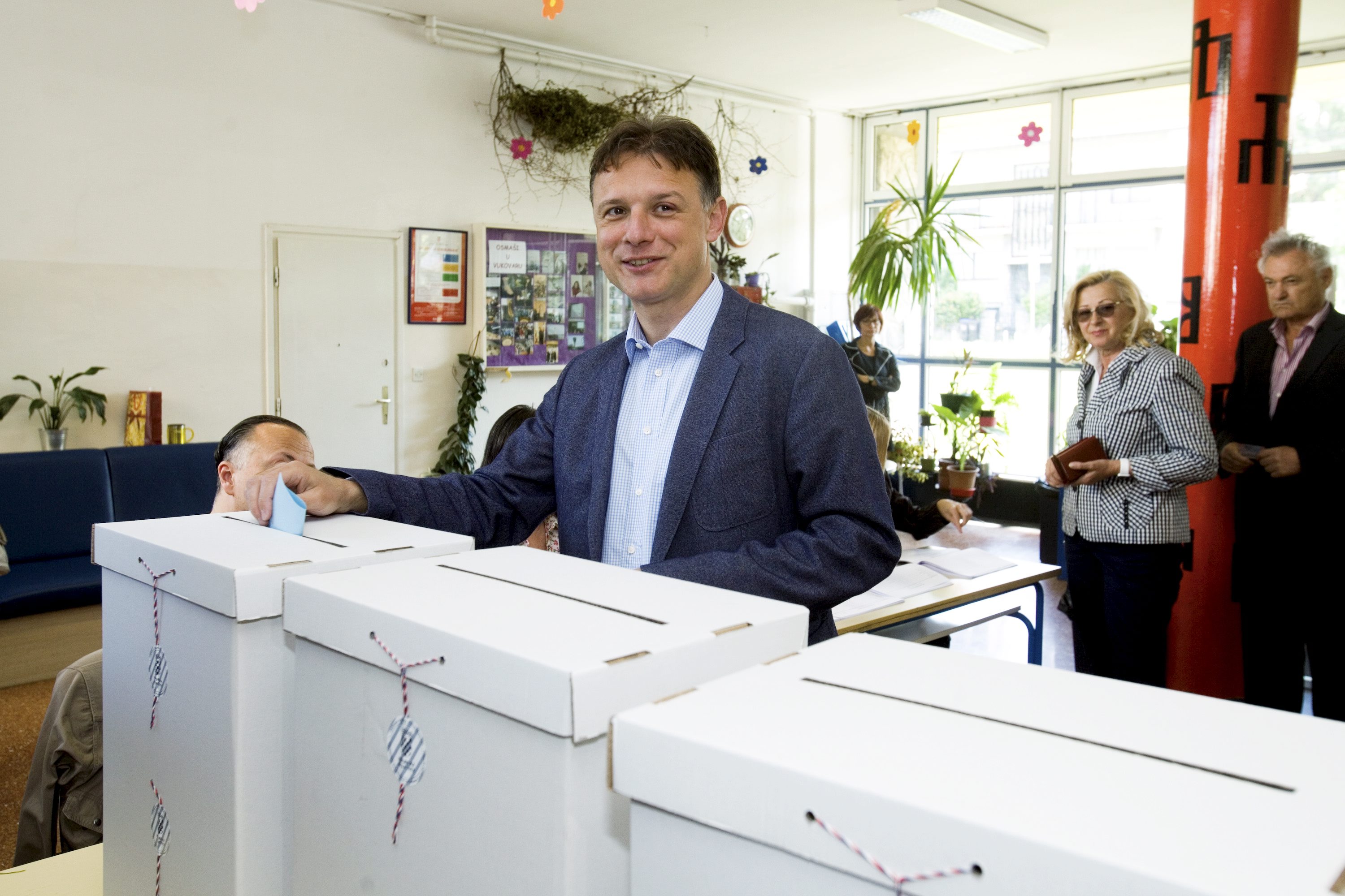 Zagreb, 210517.
Lokalni izbori 2017.
Predsjednik Sabora Gordan Jandrokovic glasovao na lokalnim izborima.
Na fotografiji: Gordan Jandrokovic.
Foto: Zeljko Puhovski / CROPIX