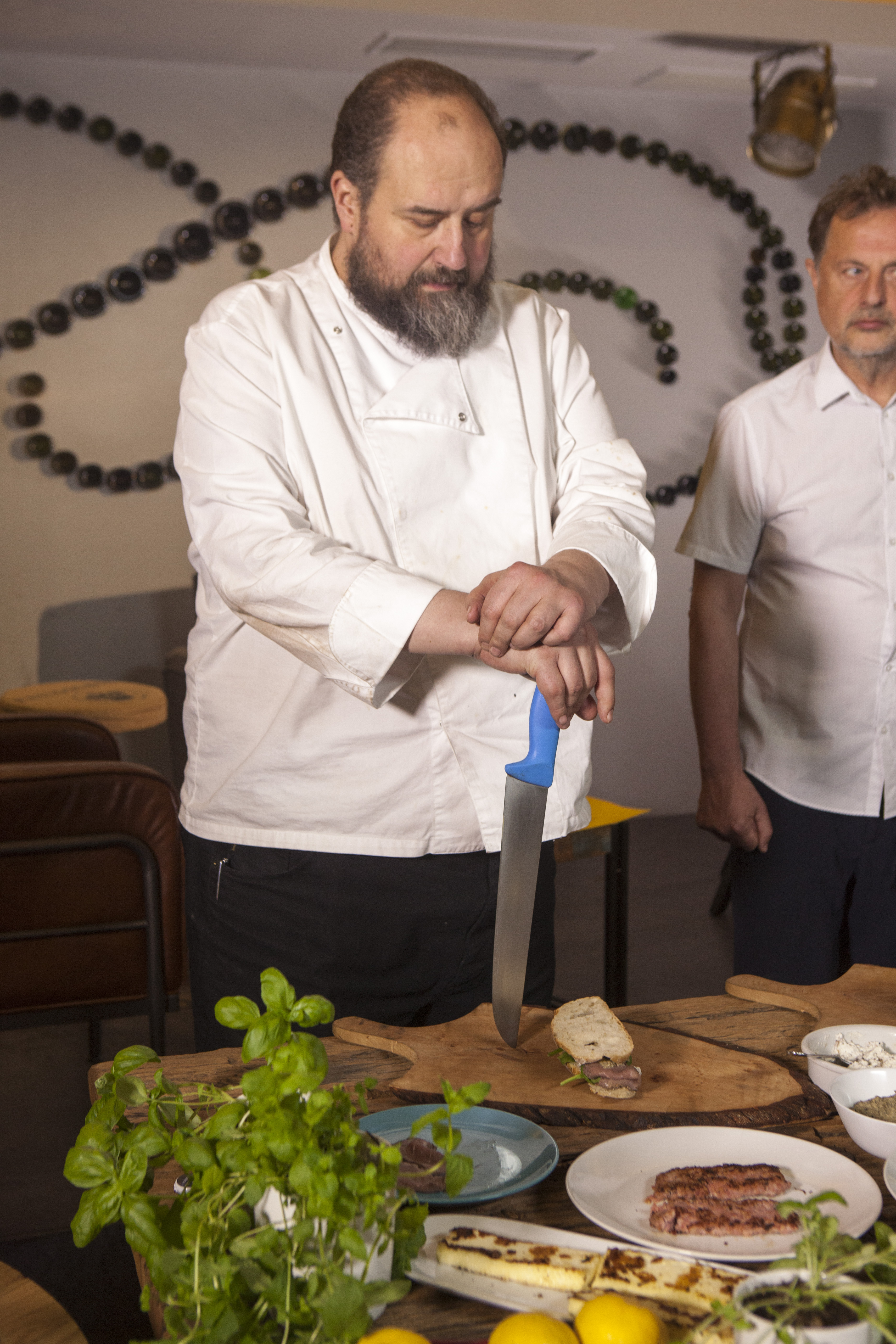 Zagreb 17052017
Sendvici kampanja za DOBRO
Kuhaju Andrej Barbieri Marko Palfi i Jeffrey Vella
Foto Mario Kucera