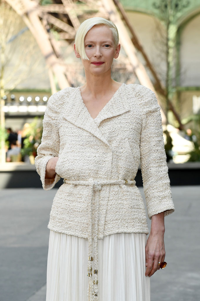 PARIS, FRANCE - JULY 04: Tilda Swinton attends the Chanel Haute Couture Fall/Winter 2017-2018 show as part of Haute Couture Paris Fashion Week on July 4, 2017 in Paris, France. (Photo by Pascal Le Segretain/Getty Images)