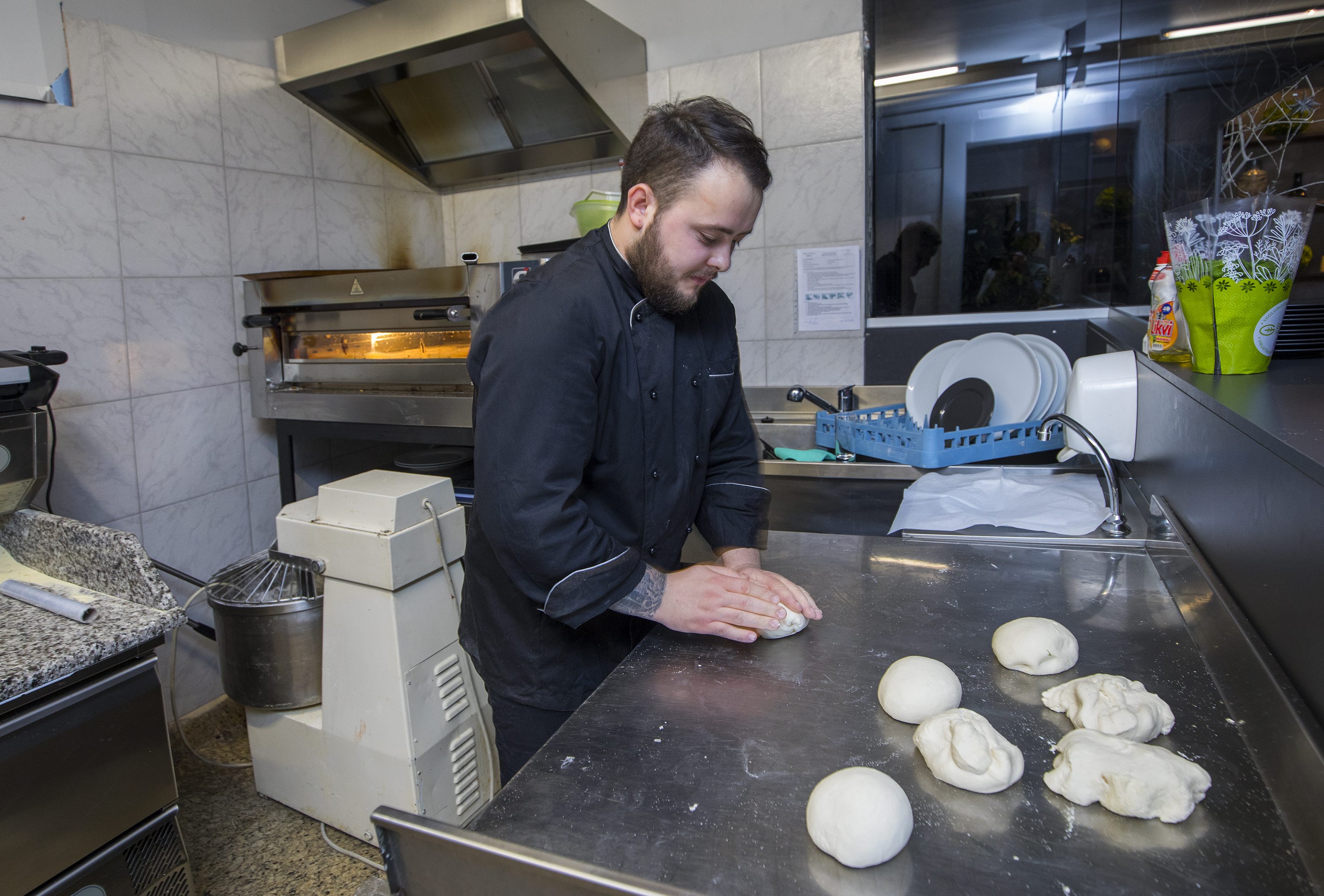 Zagreb, 020218.
Trg J.F. Kennedy.
Bistro Urban.
Pizza majstor.
Foto: Biljana Blivajs / CROPIX