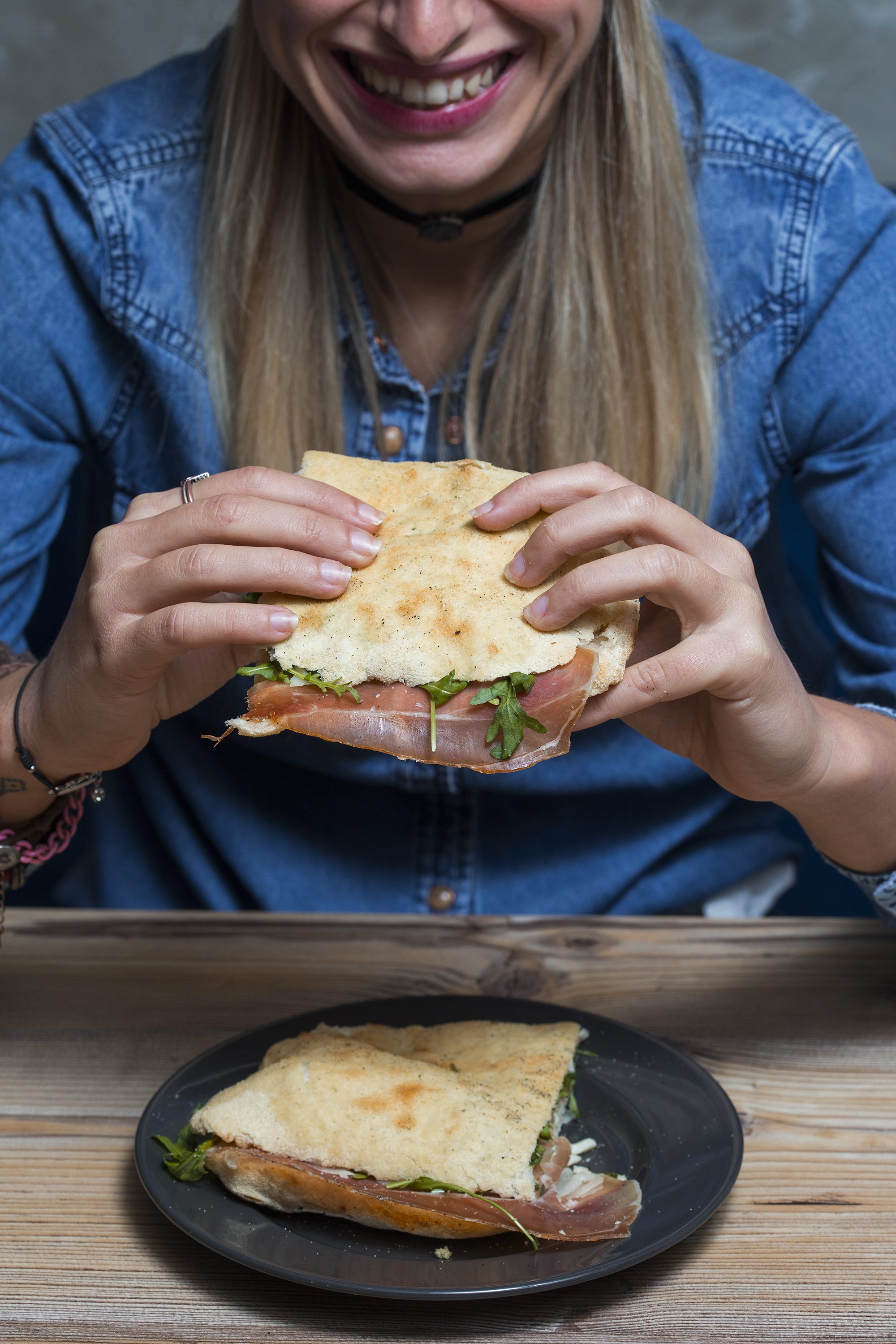 Zagreb, 020218.
Trg J.F. Kennedy.
Bistro Urban.
Sendvic s drniskim prsutom i sirom.
Foto: Biljana Blivajs / CROPIX