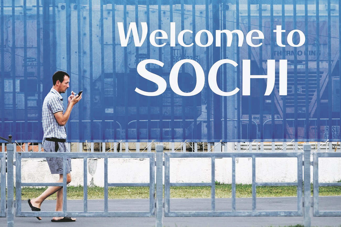 Adler, Rusija, 040718.
Olimpijski park vrijedan 51 milijardu dolara, izgradjen 2014. godine tridesetak kilometara od mjesta Sochi za potrebe Zimskih olimpijskih igara. Park sadrzi desetak razlicitih sportskih objekata poput ledene dvorane, curling centra, klizalista, autodroma gdje se voze utrke Formule 1, hokejaske dvorane i Olimpijskog stadiona Fisht gdje se odrzavaju nogometne utakmice u sklopu Svjetskog nogometnog prvenstva u Rusiji 2018. U sklopu prvenstva, na Fisht stadionu odigrat ce se i utakmica cetvrtfinala Rusija - Hrvatska. 
Foto: Boris Kovacev / CROPIX