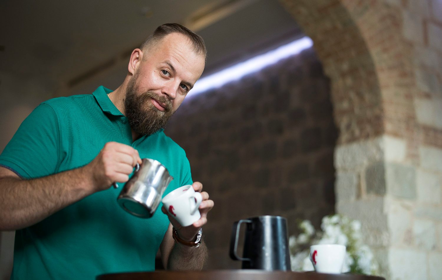 Split, 020818. 
Antique bar, Davor Banovac, barmen i latte artist.
Foto: Ante Cizmic / CROPIX
