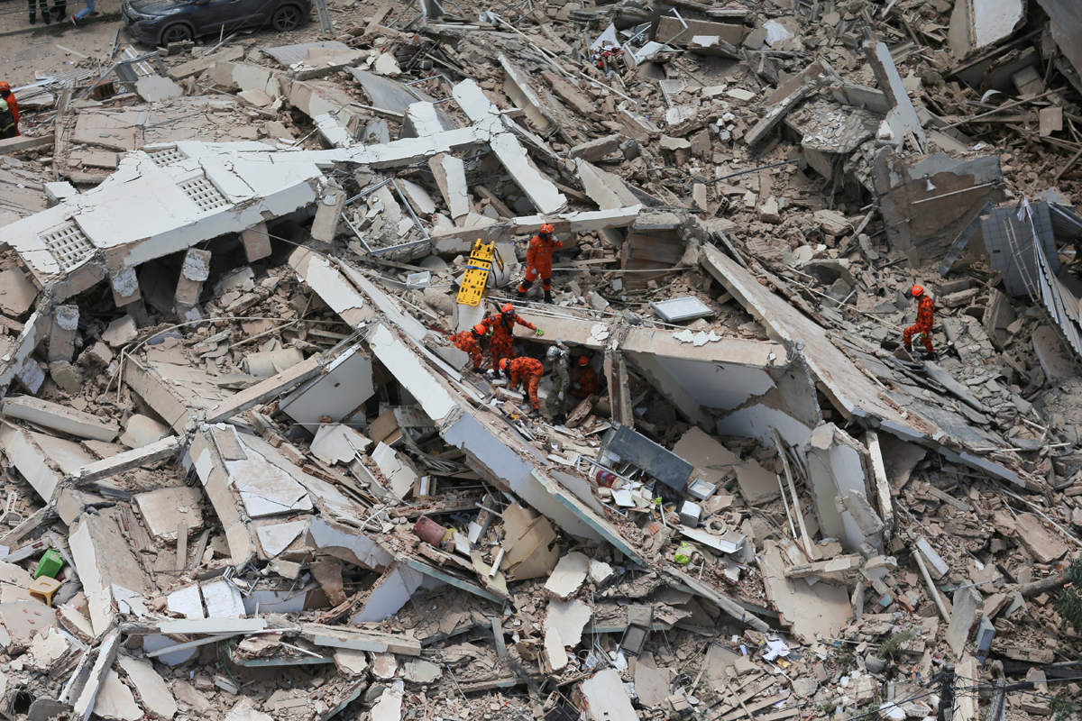 Rescue workers work at the site where a seven-story residential building collapsed in Fortaleza, Brazil October 15, 2019. REUTERS/Diario do Nordeste/Jose Eleomar NO RESALES. NO ARCHIVES