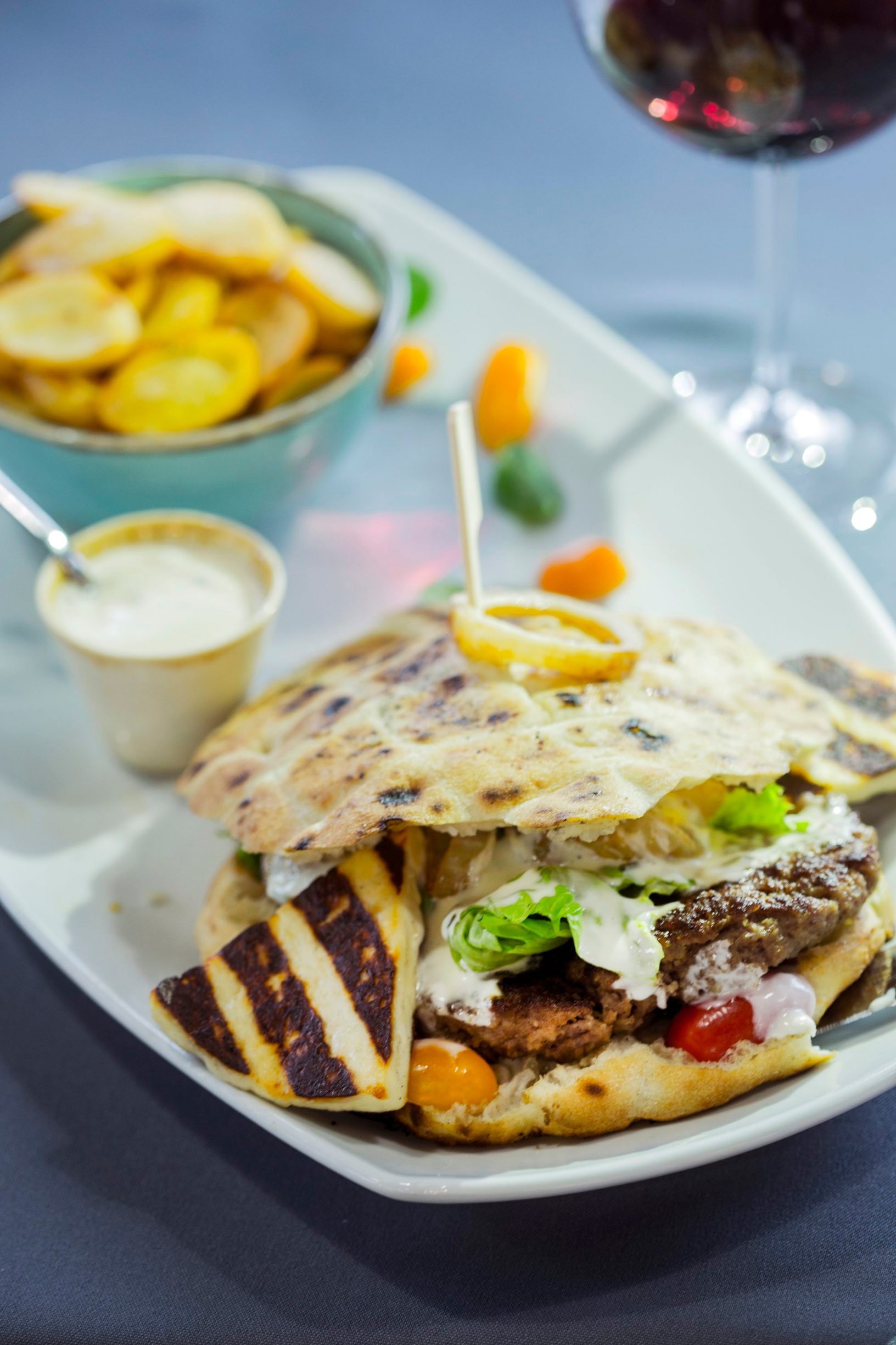 Zagreb, 191119.
Novootvoreni restoran Tagliata i ponuda njihovih jela. Restoran se nalazi u priprdnom okruzenju s jezerom i igralistima za sport i djecu.
Foto: Berislava Picek/ CROPIX
