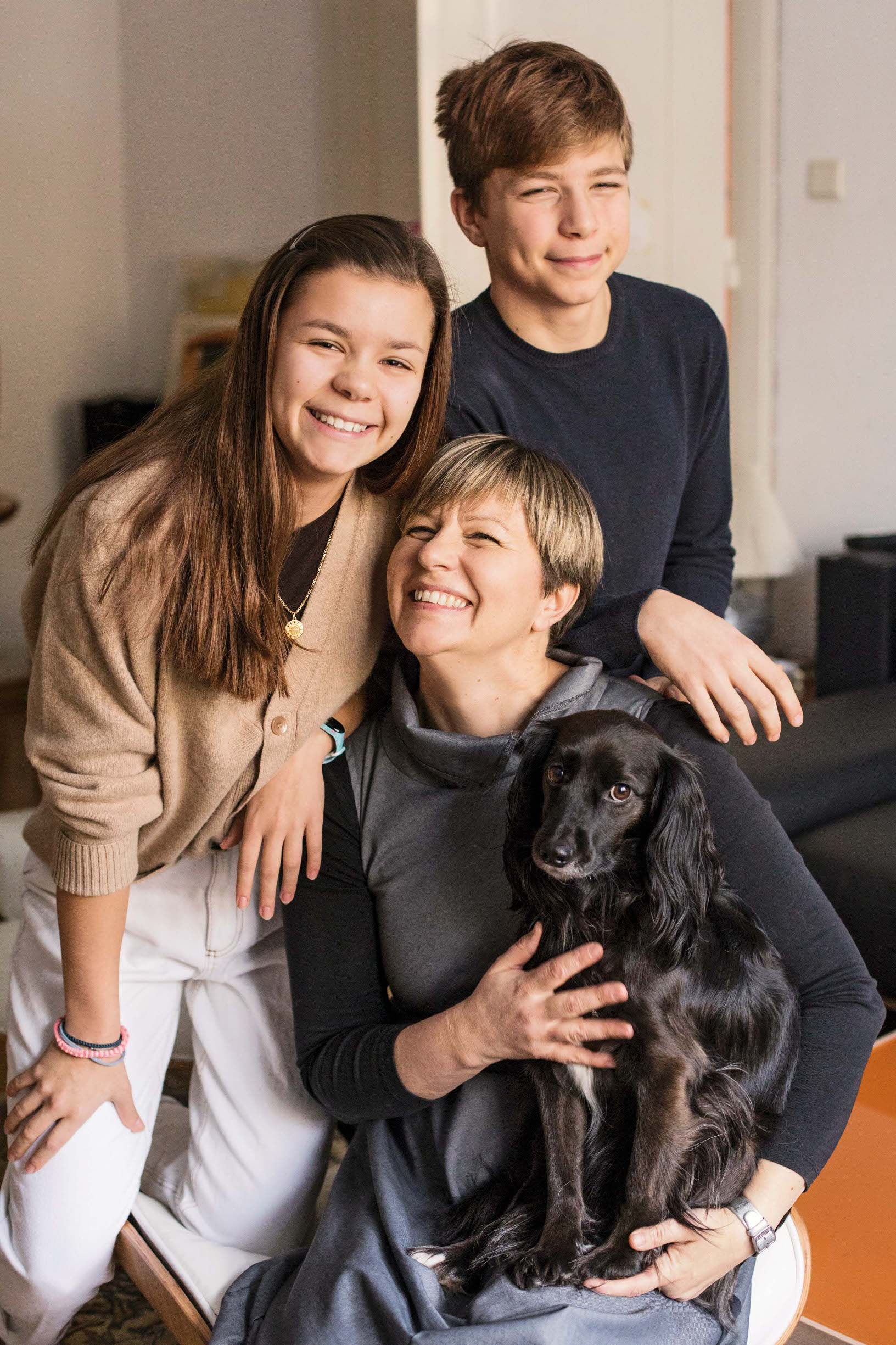 Zagreb 30112019
Ivana Sutej sa kceri Emom i sinom Nikšom
Foto Mario Kucera