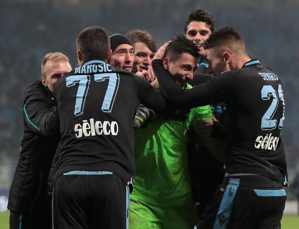 MILAN, ITALY - JANUARY 31:  Thomas Strakosha (C) of SS Lazio celebrates the victory with his team-mates at the end of the Coppa Italia match between FC Internazionale and SS Lazio at Stadio Giuseppe Meazza on January 31, 2019 in Milan, Italy.  (Photo by Emilio Andreoli/Getty Images)