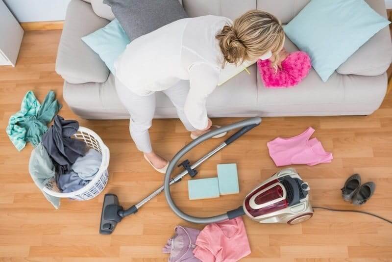 lady_cleaning_furniture-2