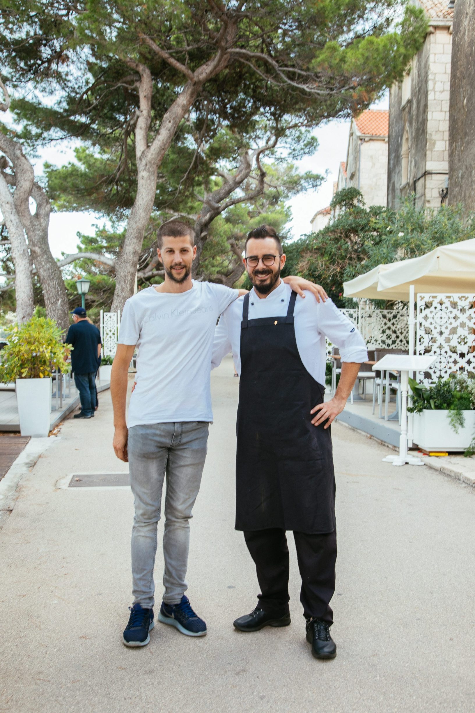 Korcula, 260919
Marko Gajski i Darijo Zmikic, dva kuhara u vrhunskim restoranima u Korculi.
 Foto: Bozo Radic / CROPIX