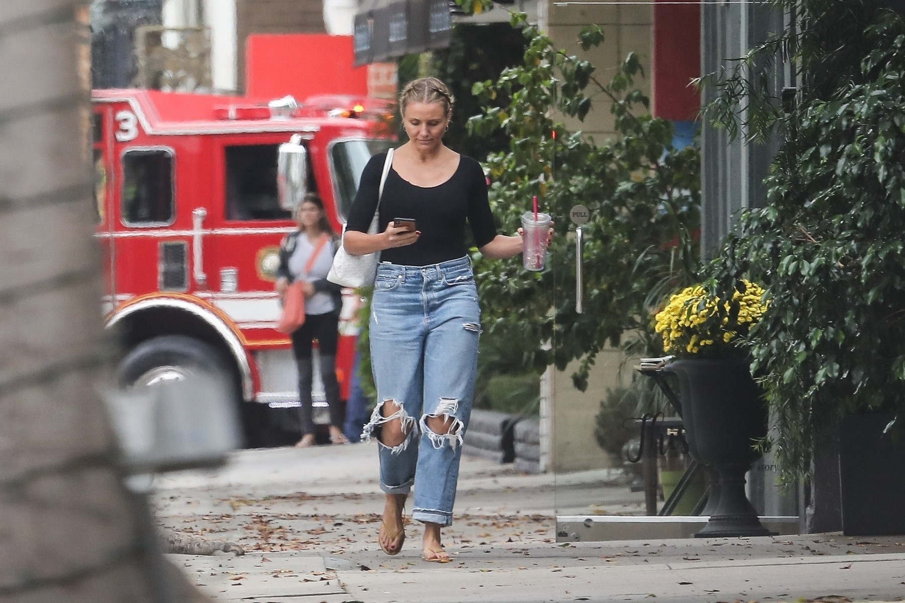 Beverly Hills, CA  - *EXCLUSIVE*  - Cameron Diaz steps out in ripped jeans and a long-sleeved black t-shirt and braids after a two-hour pampering session at Bellacures nail salon in Beverly Hills on Friday afternoon.

*UK Clients - Pictures Containing Children
Please Pixelate Face Prior To Publication*, Image: 473847132, License: Rights-managed, Restrictions: , Model Release: no, Credit line: BACKGRID / Backgrid USA / Profimedia