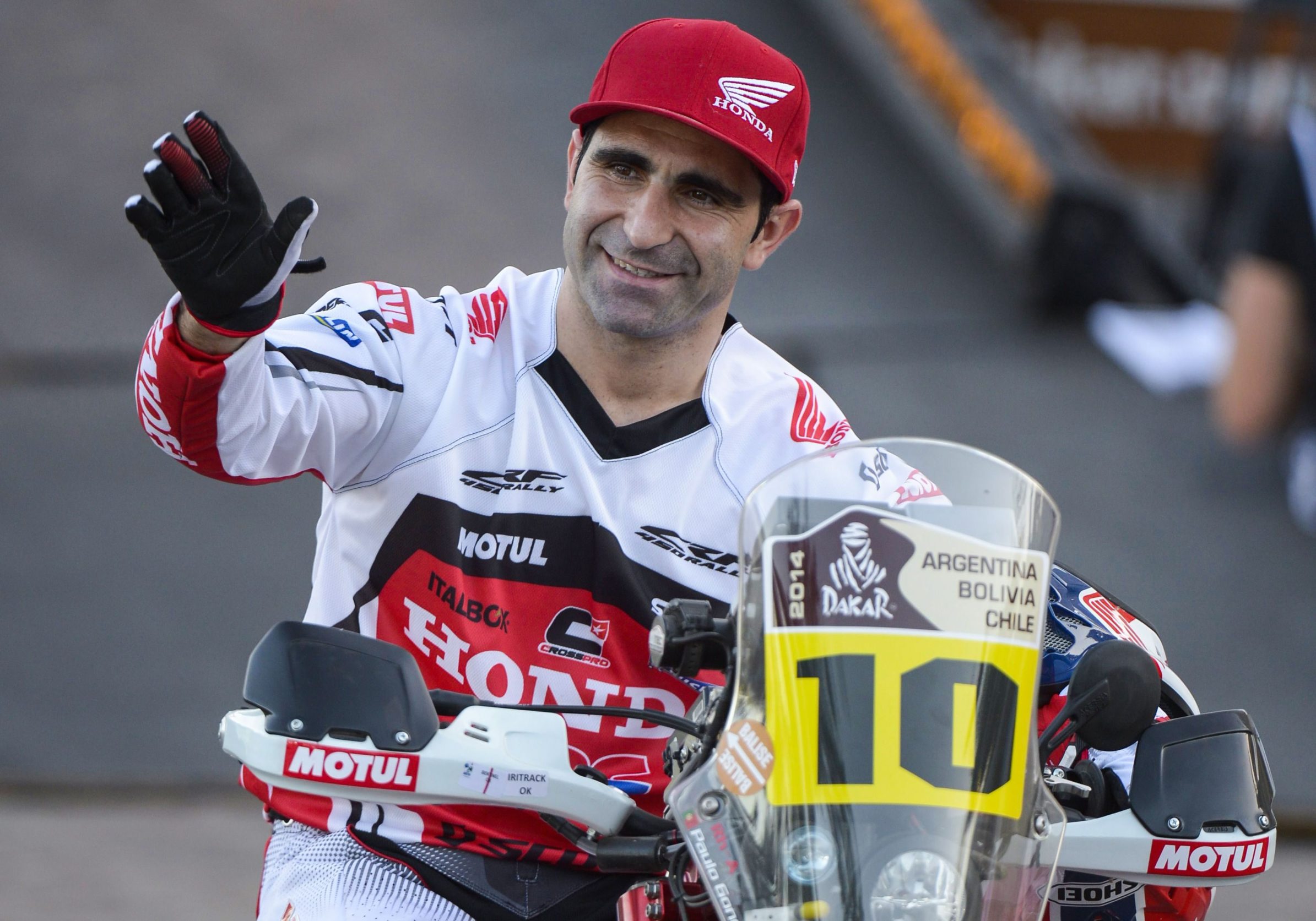 (FILES) In this file photo taken on January 4, 2014 Portuguese motorbike rider Paulo Goncalves during the symbolic start of the 2014 Dakar Rally in Rosario some 350 Km north of Buenos Aires. - Paulo Goncalves has died on January 12, 2020 after a crash during the Dakar Rally seventh stage, organisers announced. The 40-year-old suffered the fatal accident after 276 kilometres of the day's ride. Unconscious when medics arrived he was helicoptered to hospital where his death was confirmed. He was competing in his 13th edition of the Dakar and was placed 10th in the standings. (Photo by Juan MABROMATA / AFP)