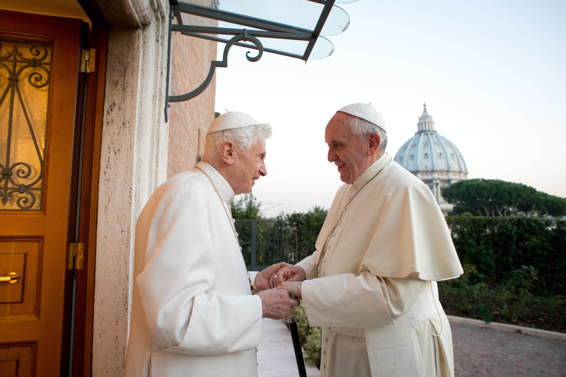 Papa emeritus Benedikt XVI i papa Franjo