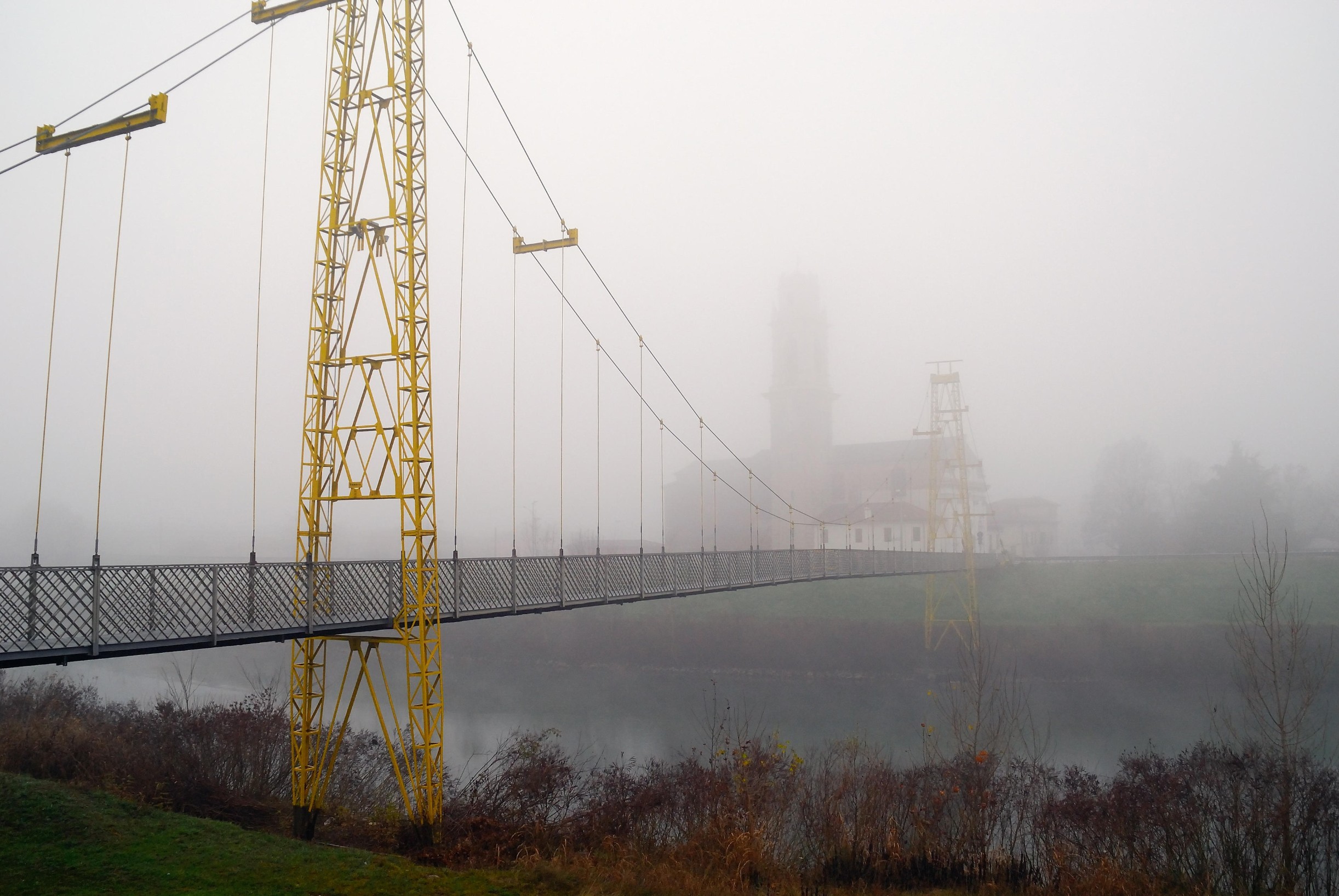 Magla i smog nad rijekom Po, arhivska fotografija