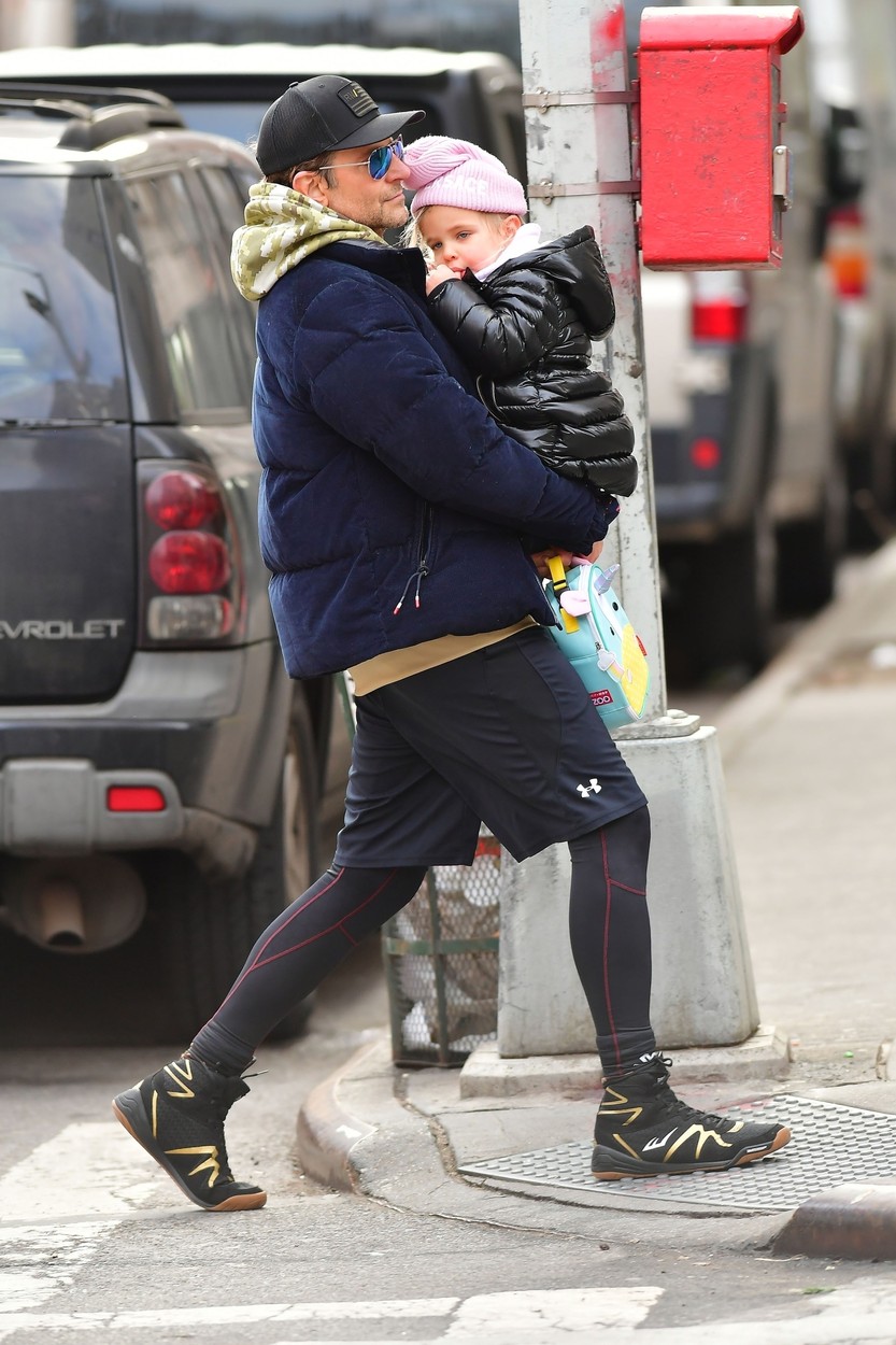 New York, NY  - *EXCLUSIVE*  - Super dad Bradley Cooper comes back home with daughter Lea after a boxing session in NYC. Bradley keeps his daughter outfitted in a Versace woolen hat as he carries her while she sucks her thumb.

BACKGRID USA 10 JANUARY 2020, Image: 492055410, License: Rights-managed, Restrictions: RIGHTS: WORLDWIDE EXCEPT IN FRANCE, GERMANY, POLAND, Model Release: no, Credit line: Skyler2018 / BACKGRID / Backgrid USA / Profimedia