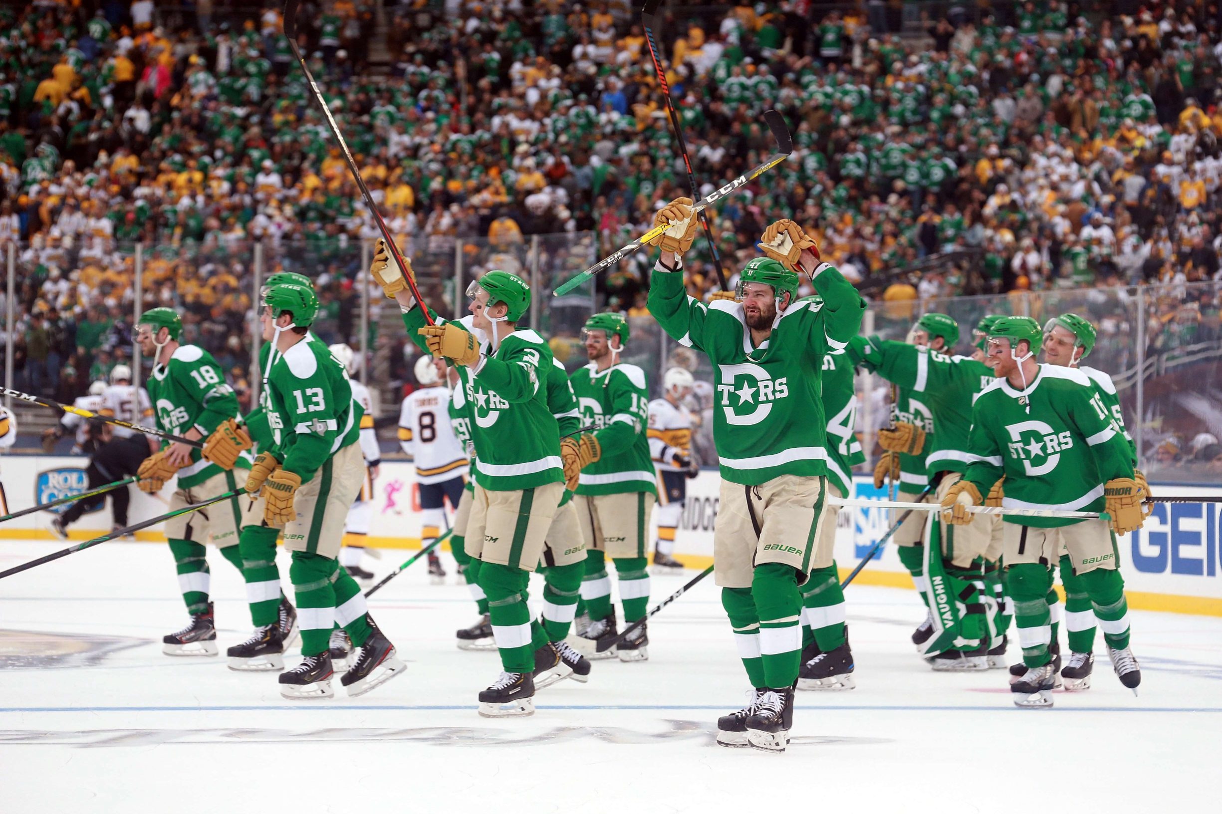 DALLAS, TEXAS - JANUARY 01: The Dallas Stars celebrate the 4-2 win over the Nashville Predators in the NHL Winter Classic at the Cotton Bowl on January 01, 2020 in Dallas, Texas.   Richard Rodriguez/Getty Images/AFP
== FOR NEWSPAPERS, INTERNET, TELCOS & TELEVISION USE ONLY ==