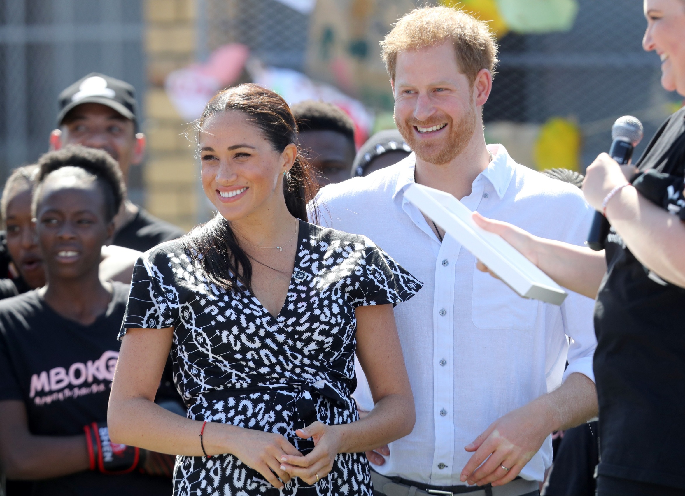 CAPE TOWN, SOUTH AFRICA - SEPTEMBER 23: Meghan, Duchess of Sussex and Prince Harry, Duke of Sussex smile as they visit a Justice Desk initiative in Nyanga township, during their royal tour of South Africa on September 23, 2019 in Cape Town, South Africa. The Justice Desk initiative teaches children about their rights and provides self-defence classes and female empowerment training to young girls in the community.  (Photo by Chris Jackson/Getty Images)