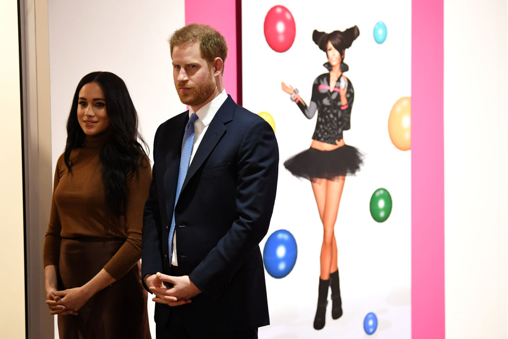 LONDON, UNITED KINGDOM - JANUARY 07: Prince Harry, Duke of Sussex and Meghan, Duchess of Sussex react as they view a special exhibition of art by Indigenous Canadian artist, Skawennati, in the Canada Gallery during their visit to Canada House in thanks for the warm Canadian hospitality and support they received during their recent stay in Canada, on January 7, 2020 in London, England. (Photo by DANIEL LEAL-OLIVAS  - WPA Pool/Getty Images)