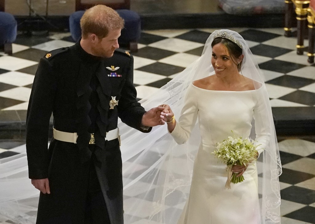 Britain's Prince Harry, Duke of Sussex (L) and Britain's Meghan Markle, Duchess of Sussex, (R) walk away from the High Altar toward the West Door to exit at the end of their wedding ceremony in St George's Chapel, Windsor Castle, in Windsor, on May 19, 2018. (Photo by Owen Humphreys / POOL / AFP)