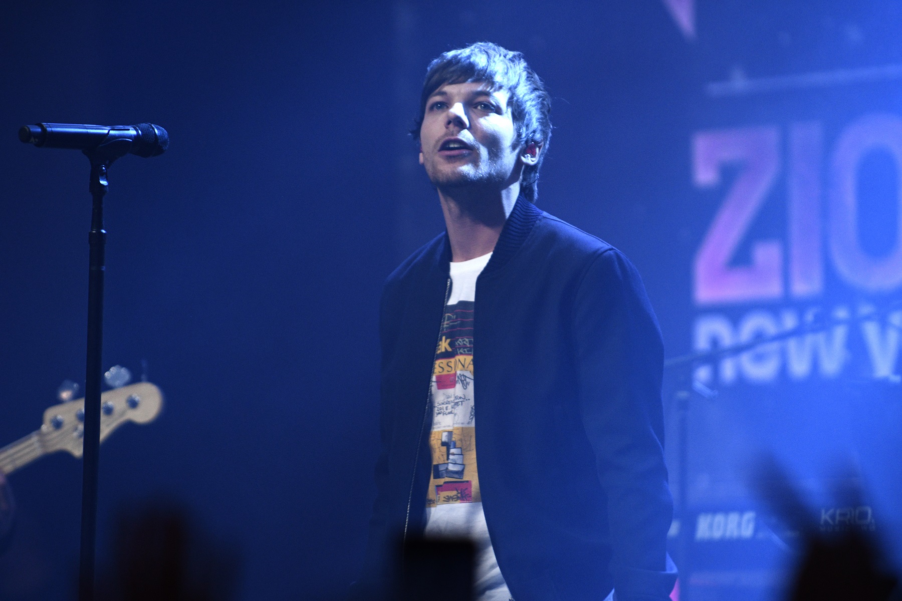 NEW YORK, NEW YORK - DECEMBER 13: Louis Tomlinson performs onstage during the z100 All Access Lounge presented by Poland Spring Pre-Show at Pier 36 on December 13, 2019 in New York City. (Photo by Gary Gershoff/Getty Images for iHeartMedia)
