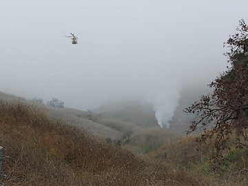 This handout photo obtained January 26, 2020,courtesy of the Los Angeles County Sheriff's Department, shows smoke from a Helicopter crash site in Calabasas, California. - NBA legend Kobe Bryant died Sunday in a helicopter crash in suburban Los Angeles, celebrity website TMZ reported, saying five people are confirmed dead in the incident. (Photo by Handout / Los Angeles County Sheriff's Department / AFP) / RESTRICTED TO EDITORIAL USE - MANDATORY CREDIT 