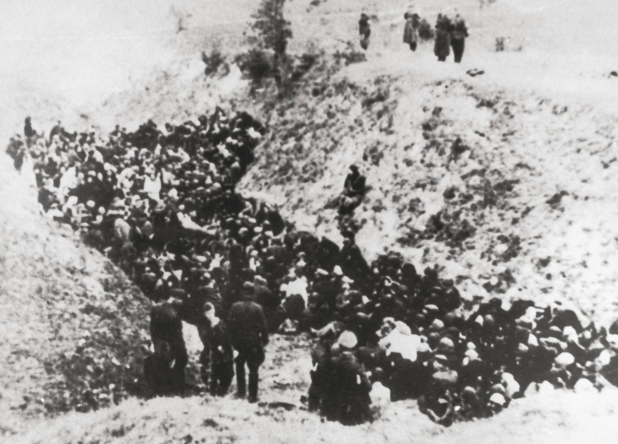Poljski Židovi prije egzekucije, najvjerojatnije u Sobiboru 1941.