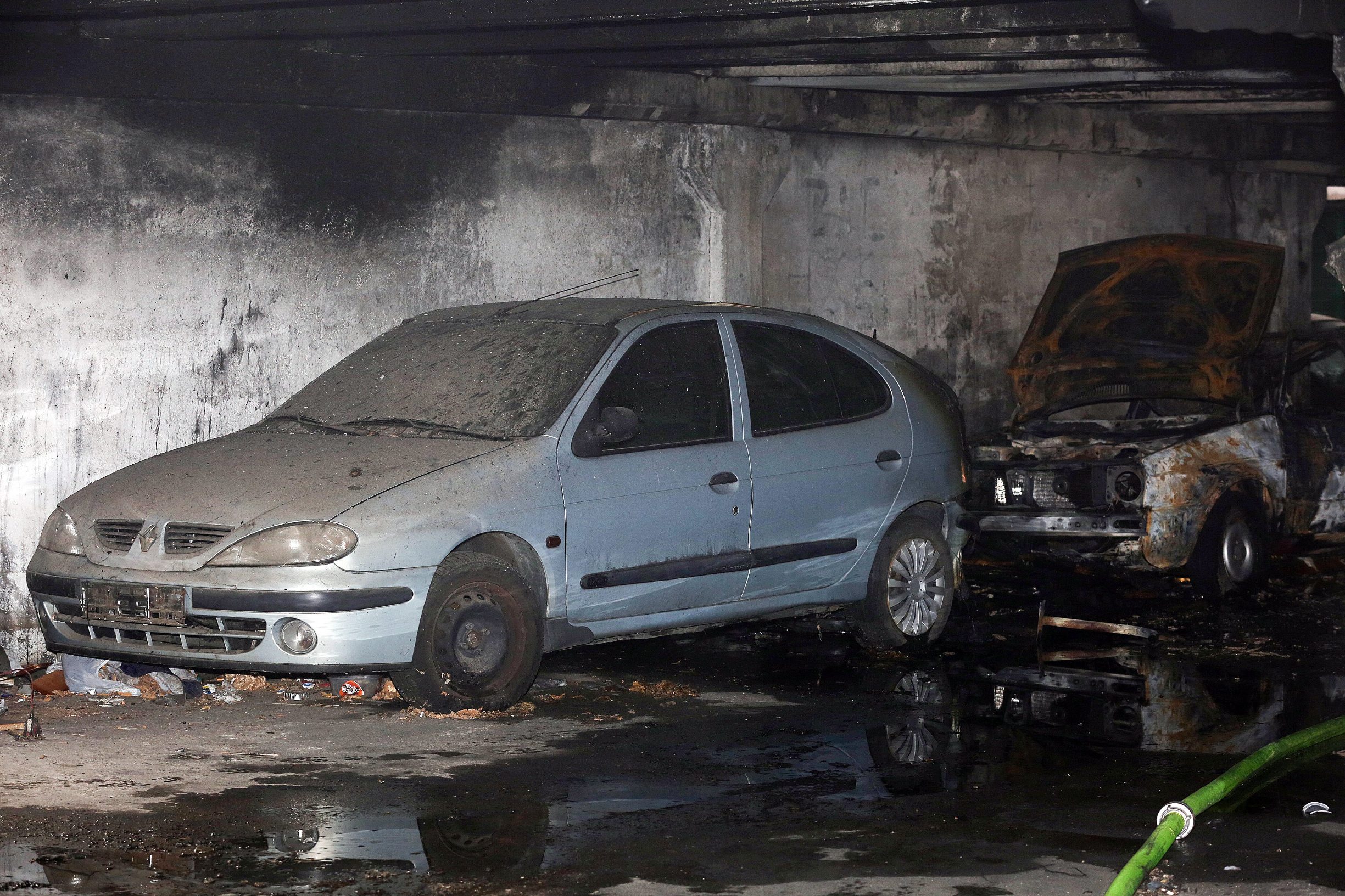 Zagreb, 030120. 
Bozidara Magovca 15.
Izorjelo nekoliko automobila u podzemnoj garazi mamutice.
Foto: Davor Pongracic / CROPIX
 