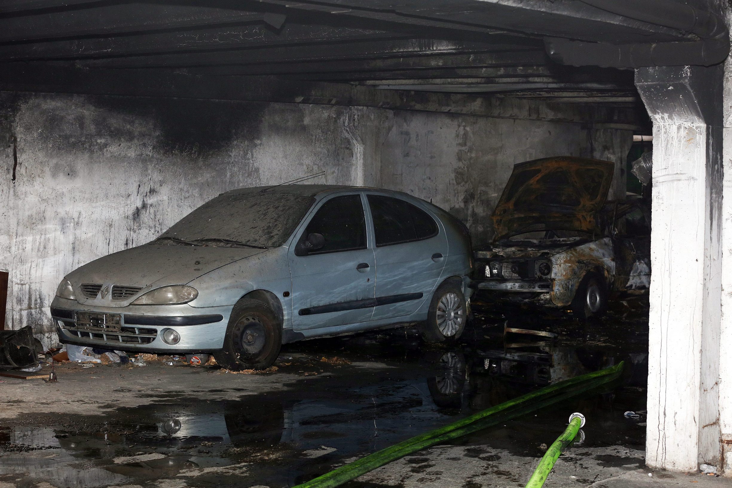 Zagreb, 030120. 
Bozidara Magovca 15.
Izorjelo nekoliko automobila u podzemnoj garazi mamutice.
Foto: Davor Pongracic / CROPIX
 