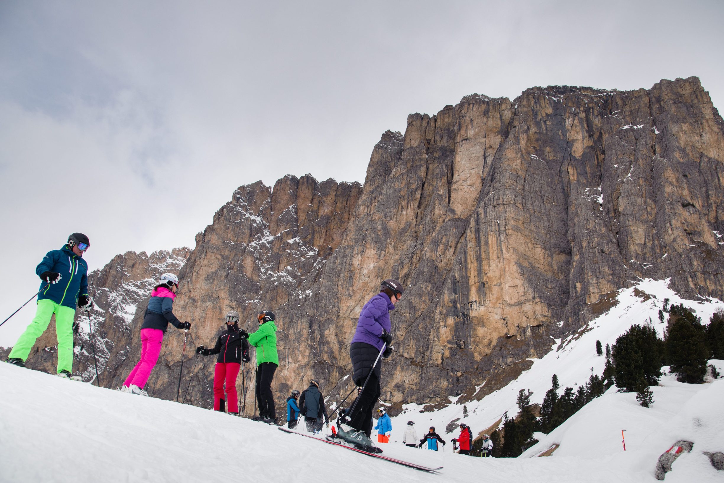 Alta Badia, Italija, 151219.
Ski patrola - Alta Badia, skijaliste u Dolomitima sa 130 km povezanih skijaskih staza .
Na fotografiji: pogled sa vrha povise mjesta Colfosco
Foto: Tom Dubravec / CROPIX