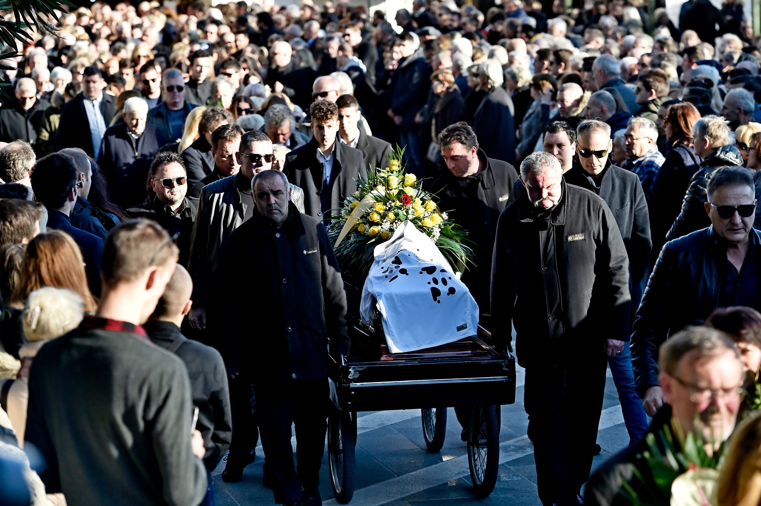 Split, 030120.
Groblje Lovrinac.
Pogreb poznatog glazbenika, voditelja i zabavljaca Damira Mihanovica Cubija na gradskom groblju Lovrinac.
Na fotografiji: pogreb
Foto: Nikola Vilic / CROPIX