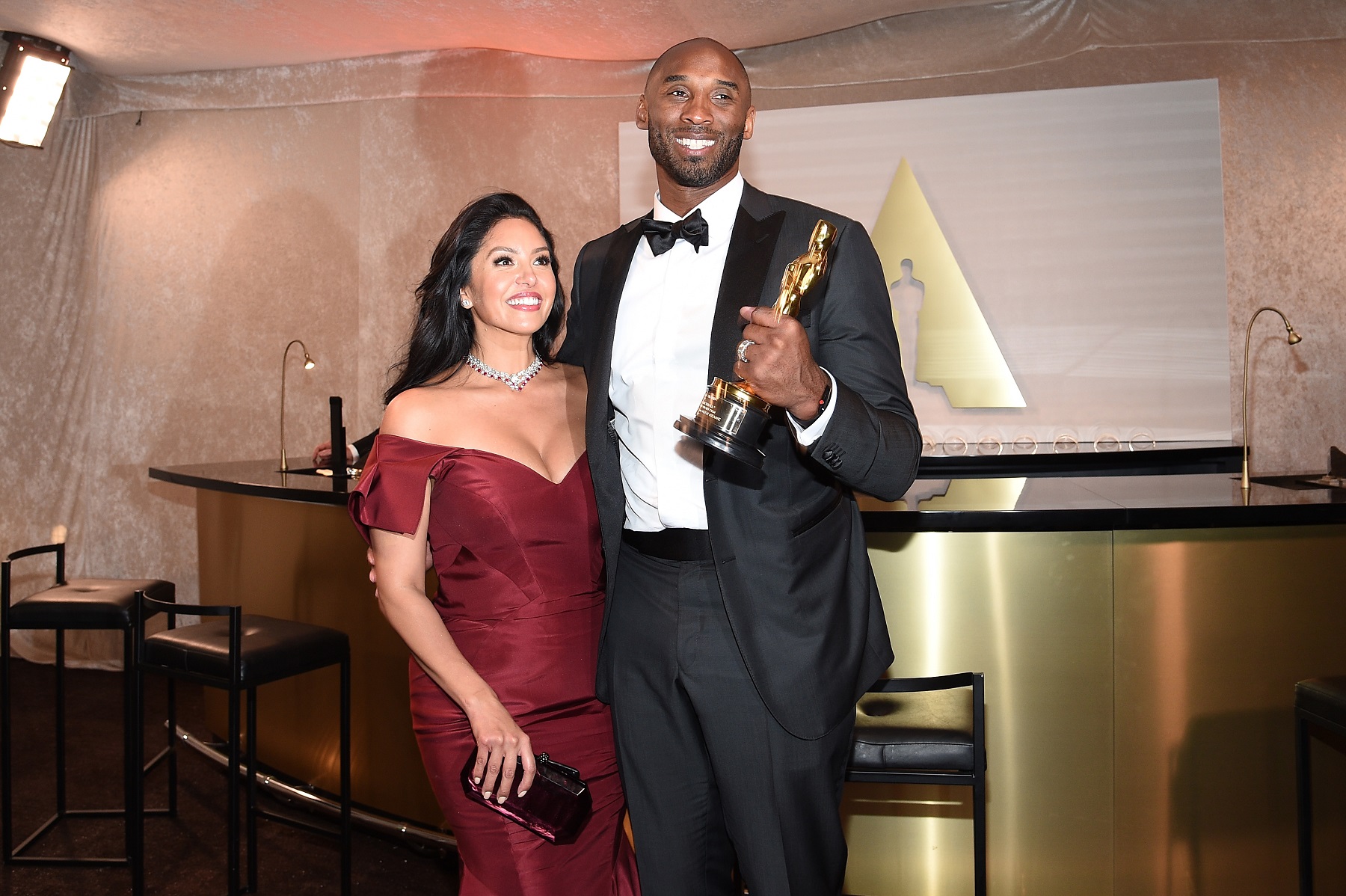 HOLLYWOOD, CA - MARCH 04:  Kobe Bryant (R) and Vanessa Laine Bryant attend the 90th Annual Academy Awards Governors Ball at Hollywood & Highland Center on March 4, 2018 in Hollywood, California.  (Photo by Kevork Djansezian/Getty Images)