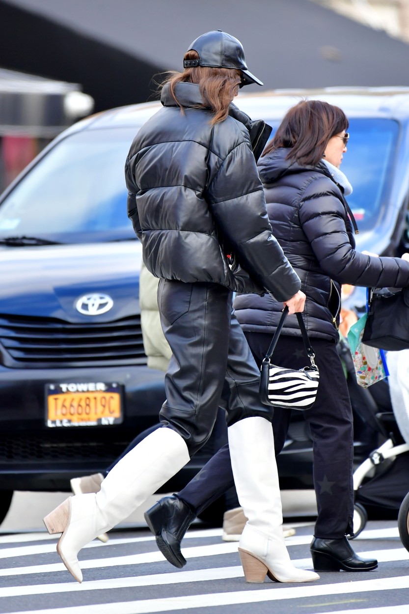 New York, Ny  - Irina Shayk stopping traffic in black leather and high boots

BACKGRID USA 29 JANUARY 2020, Image: 495425936, License: Rights-managed, Restrictions: RIGHTS: WORLDWIDE EXCEPT IN FRANCE, GERMANY, POLAND, Model Release: no, Credit line: Skyler2018 / BACKGRID / Backgrid USA / Profimedia