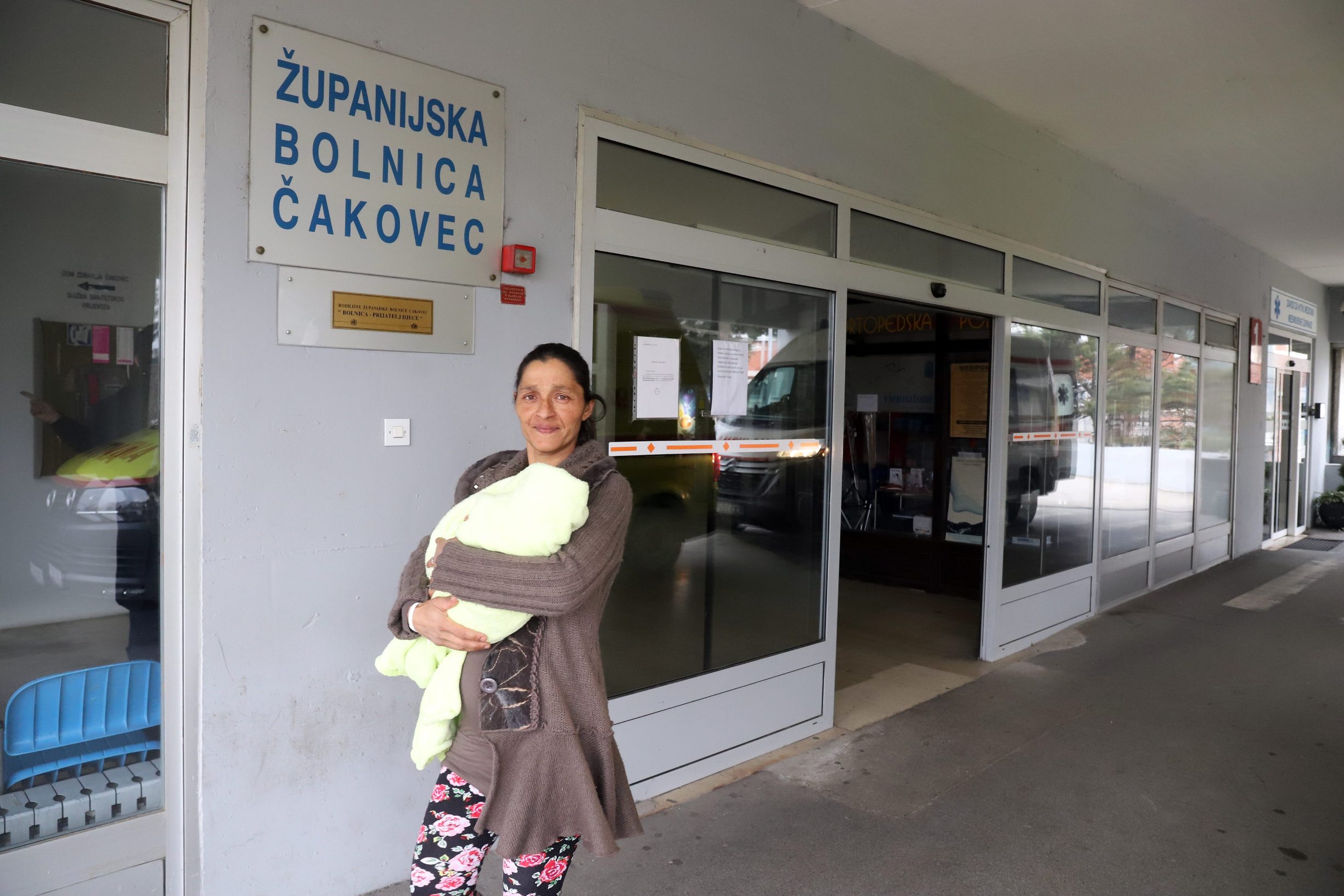 Cakovec, 040120.
Prva beba rodjena u Zupanijskoj bolnici Cakovec je Marina Orsus.
Na fotografiji: Jagoda i Marina Orsus.
Foto: Zeljko Hajdinjak / CROPIX