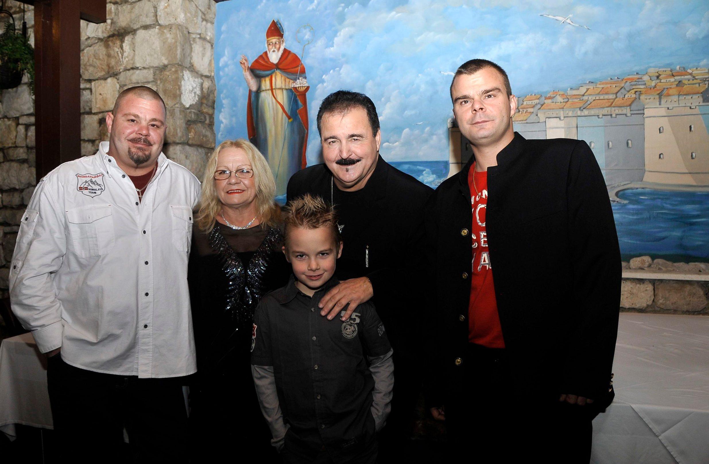 Srđan Hrnić (krajnje lijevo) s obitelji