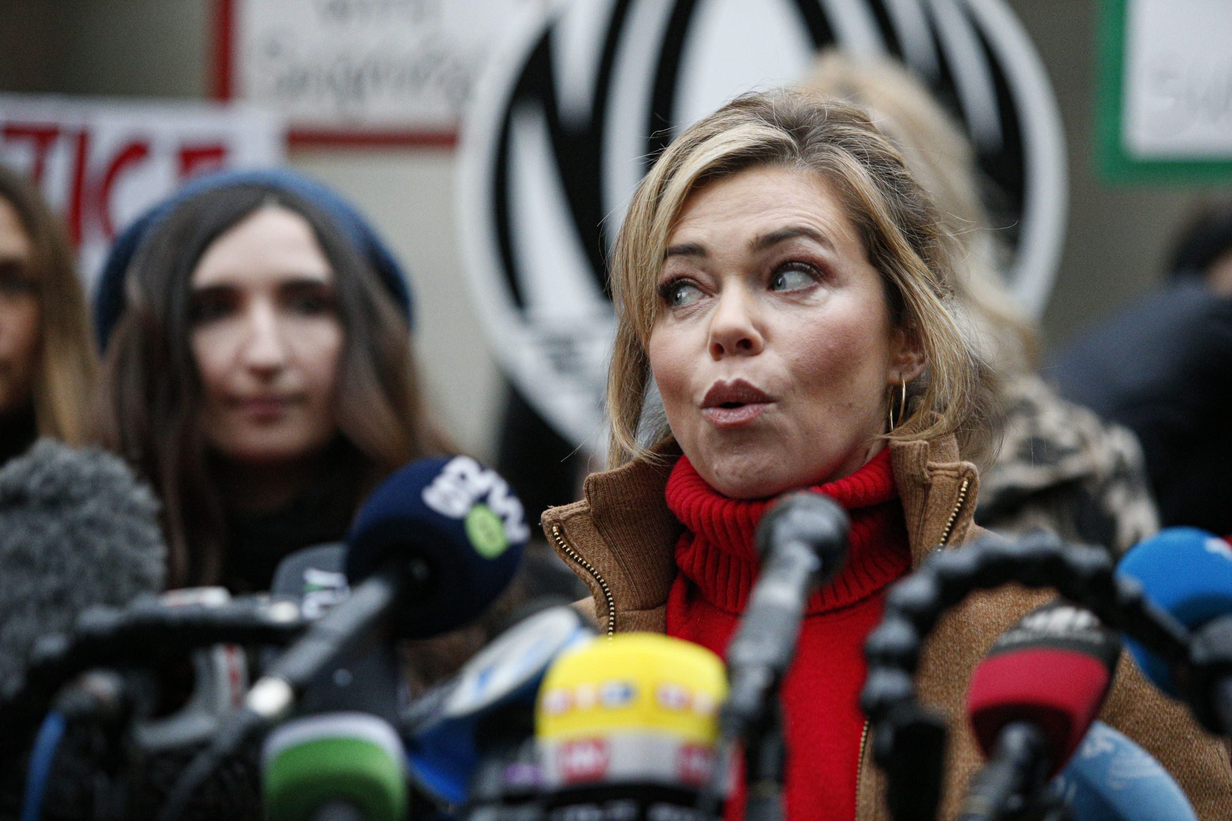NEW YORK, NY - JANUARY 06: Reporter Lauren Sivan, who has accused Harvey Weinstein of sexual misconduct, speaks at a press conference outside the court on January 6, 2020 in New York City. Weinstein, a movie producer whose alleged sexual misconduct helped spark the #MeToo movement, pleaded not-guilty on five counts of rape and sexual assault against two unnamed women and faces a possible life sentence in prison.   Kena Betancur/Getty Images/AFP
== FOR NEWSPAPERS, INTERNET, TELCOS & TELEVISION USE ONLY ==