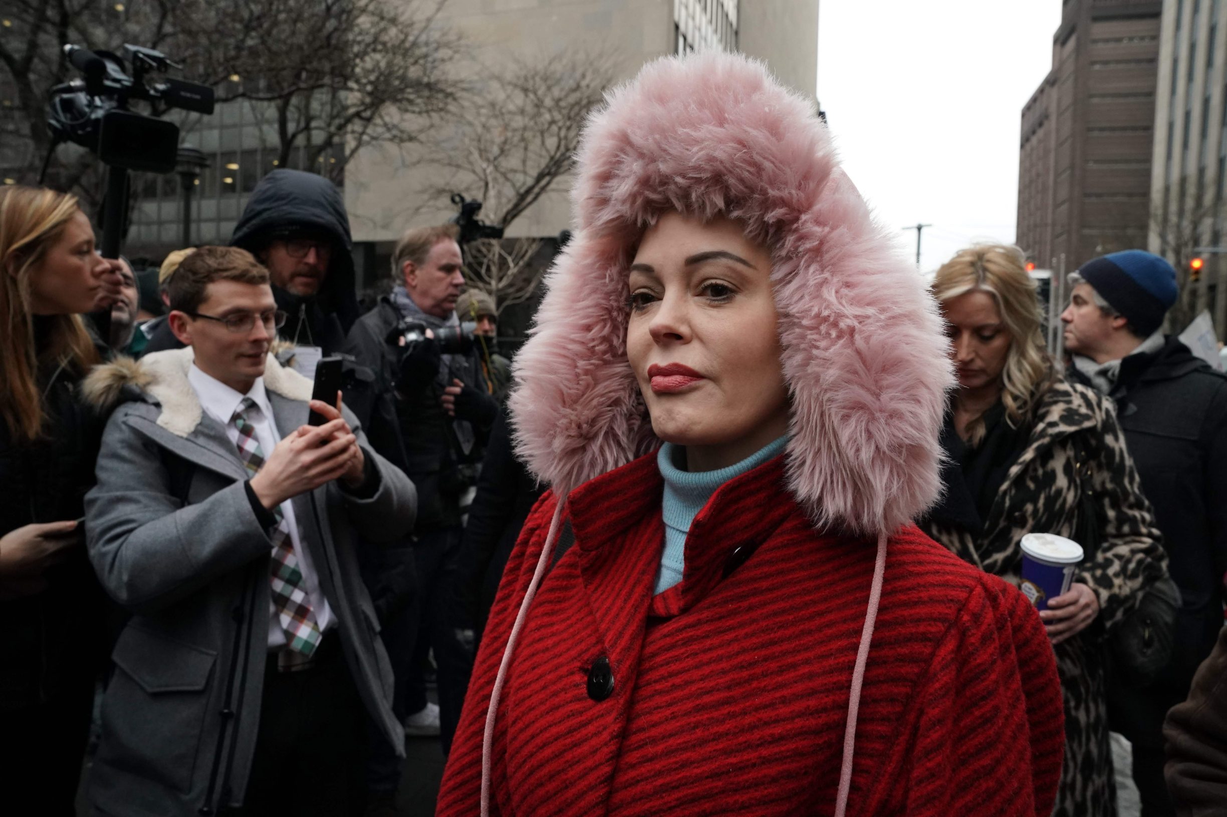 TOPSHOT - Actress Rose McGowan arrives for a press conference after Harvey Weinstein arrived at State Supreme Court in Manhattan January 6, 2020 on the first day of his criminal trial on charges of rape and sexual assault in New York City. - Harvey Weinstein's high-profile sex crimes trial opens on Monday, more than two years after a slew of allegations against the once-mighty Hollywood producer triggered the #MeToo movement that led to the downfall of dozens of powerful men. The disgraced movie mogul faces life in prison if convicted in a New York state court of predatory sexual assault charges, in a trial expected to last six weeks. (Photo by TIMOTHY A. CLARY / AFP)