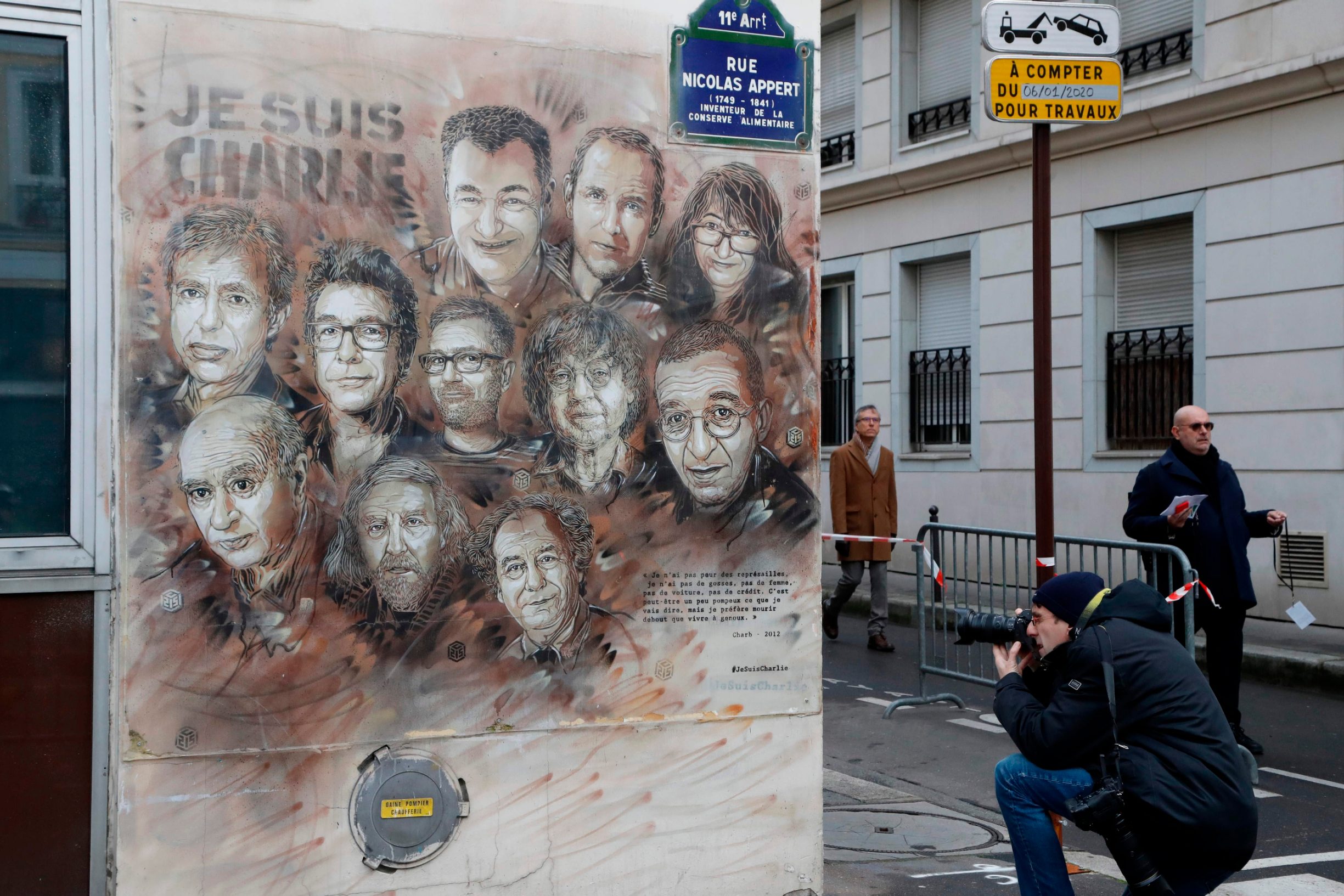 Francuski umjetnik Christian "C215" Guemy napravio je mural posvećen stradalim članovima redakcije Charlie Hebdoa