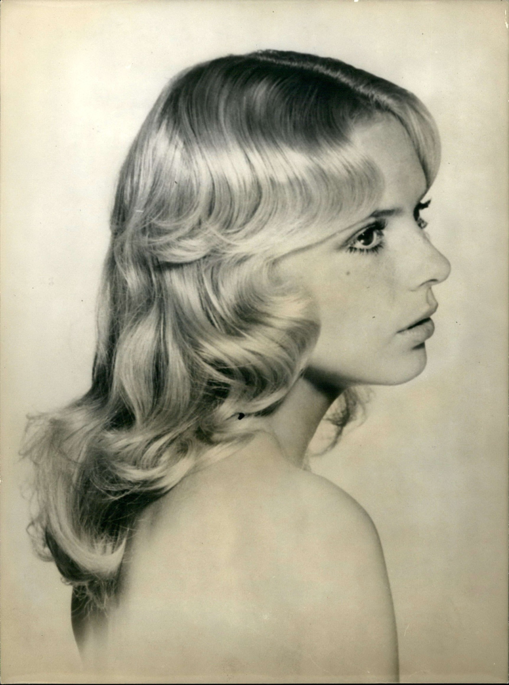 Sep. 28, 1970 - Here is the new hairstyle of singer France Gall, who has not changed her hair in 4 years. Jacques Dessange styled her hair., Image: 209941960, License: Rights-managed, Restrictions: , Model Release: no, Credit line: Keystone Pictures USA / Zuma Press / Profimedia