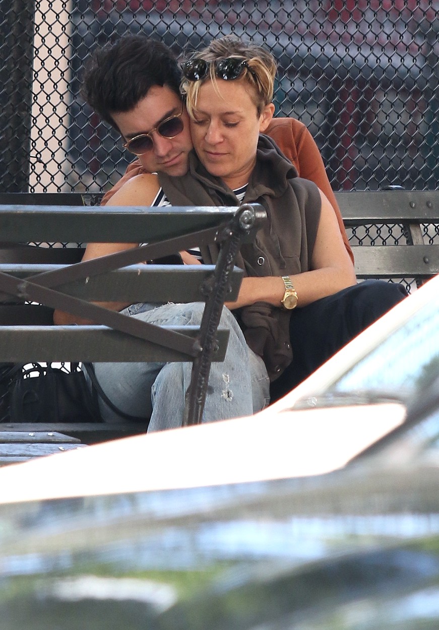 Chloe Sevigny sports a pixie-cut and is seen kissing and showing some PDA with unidentified boyfriend on a park bench in Manhattan's Soho area.
25 Aug 2019, Image: 467267514, License: Rights-managed, Restrictions: World Rights, Model Release: no, Credit line: LRNYC / MEGA / Mega Agency / Profimedia