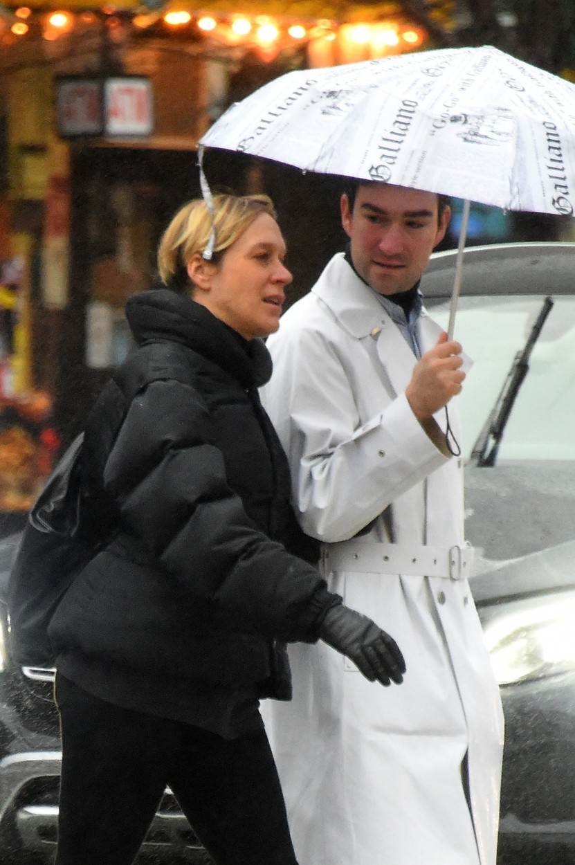 New York, NY  - *EXCLUSIVE*  - Chloe Sevigny and her boyfriend Sinisa Mackovic are seen out in Manhattan. The duo crowd under an umbrella as they brave the rain together.

BACKGRID USA 30 DECEMBER 2019, Image: 490417372, License: Rights-managed, Restrictions: , Model Release: no, Credit line: JosiahW / BACKGRID / Backgrid USA / Profimedia