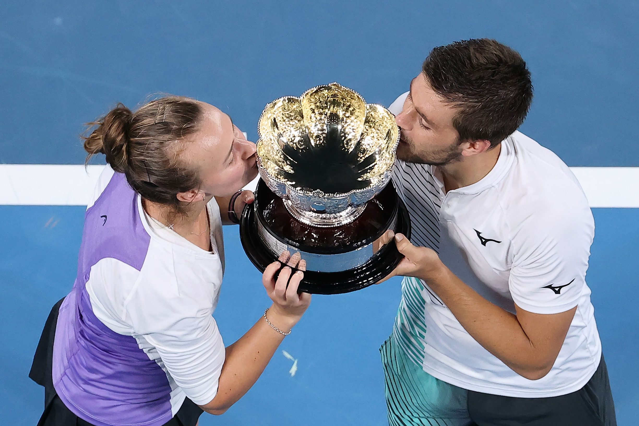 Croatia's Nikola Mektic (R) and Czech Republic's Barbora Krejcikova kiss the trophy after winning against Britain's Jamie Murray and Bethanie Mattek-Sands of the US in their mixed doubles final match on day thirteen of the Australian Open tennis tournament in Melbourne on February 1, 2020. (Photo by DAVID GRAY / AFP) / IMAGE RESTRICTED TO EDITORIAL USE - STRICTLY NO COMMERCIAL USE