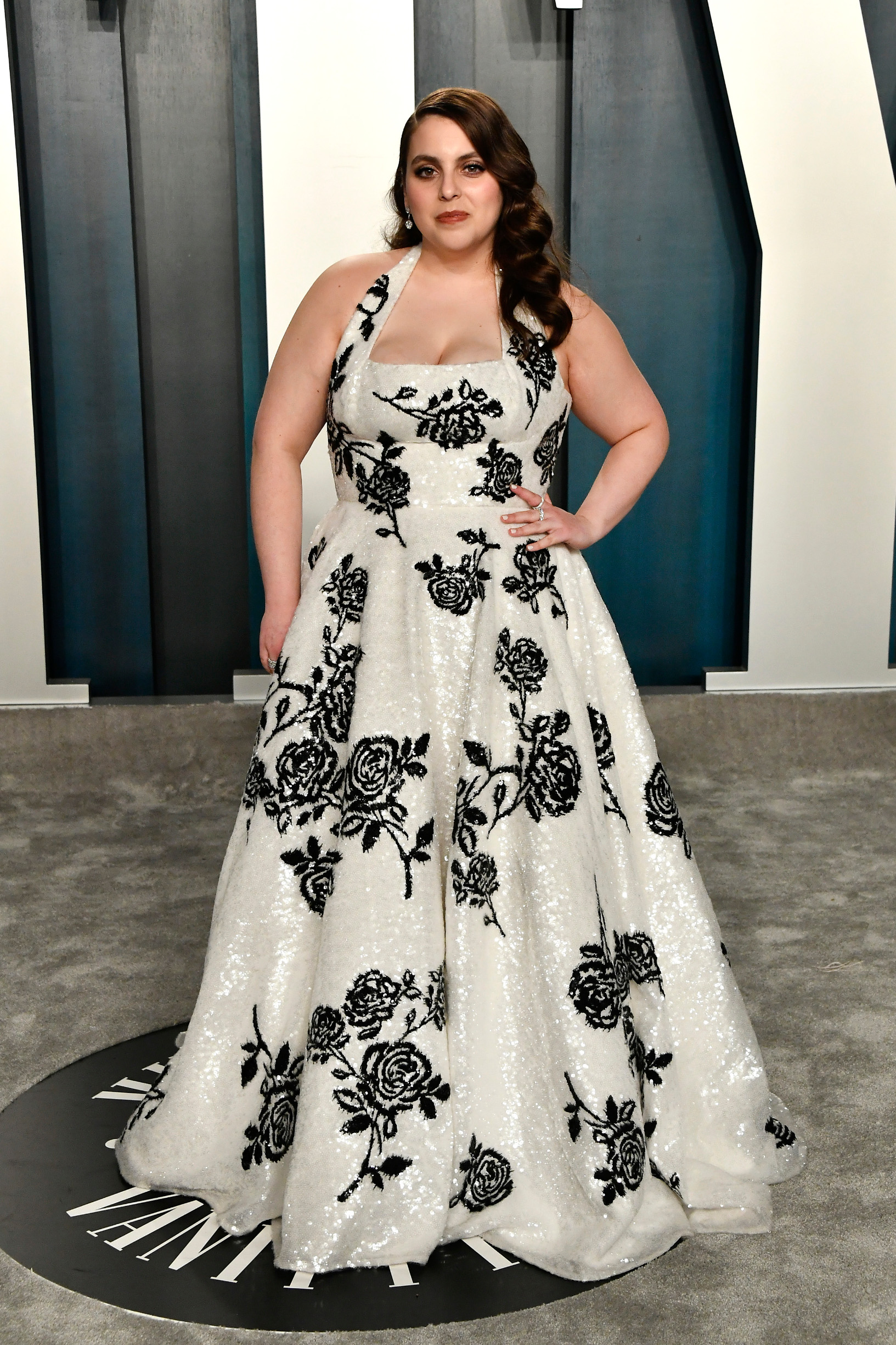 BEVERLY HILLS, CALIFORNIA - FEBRUARY 09: Beanie Feldstein  attends the 2020 Vanity Fair Oscar Party hosted by Radhika Jones at Wallis Annenberg Center for the Performing Arts on February 09, 2020 in Beverly Hills, California. (Photo by Frazer Harrison/Getty Images)